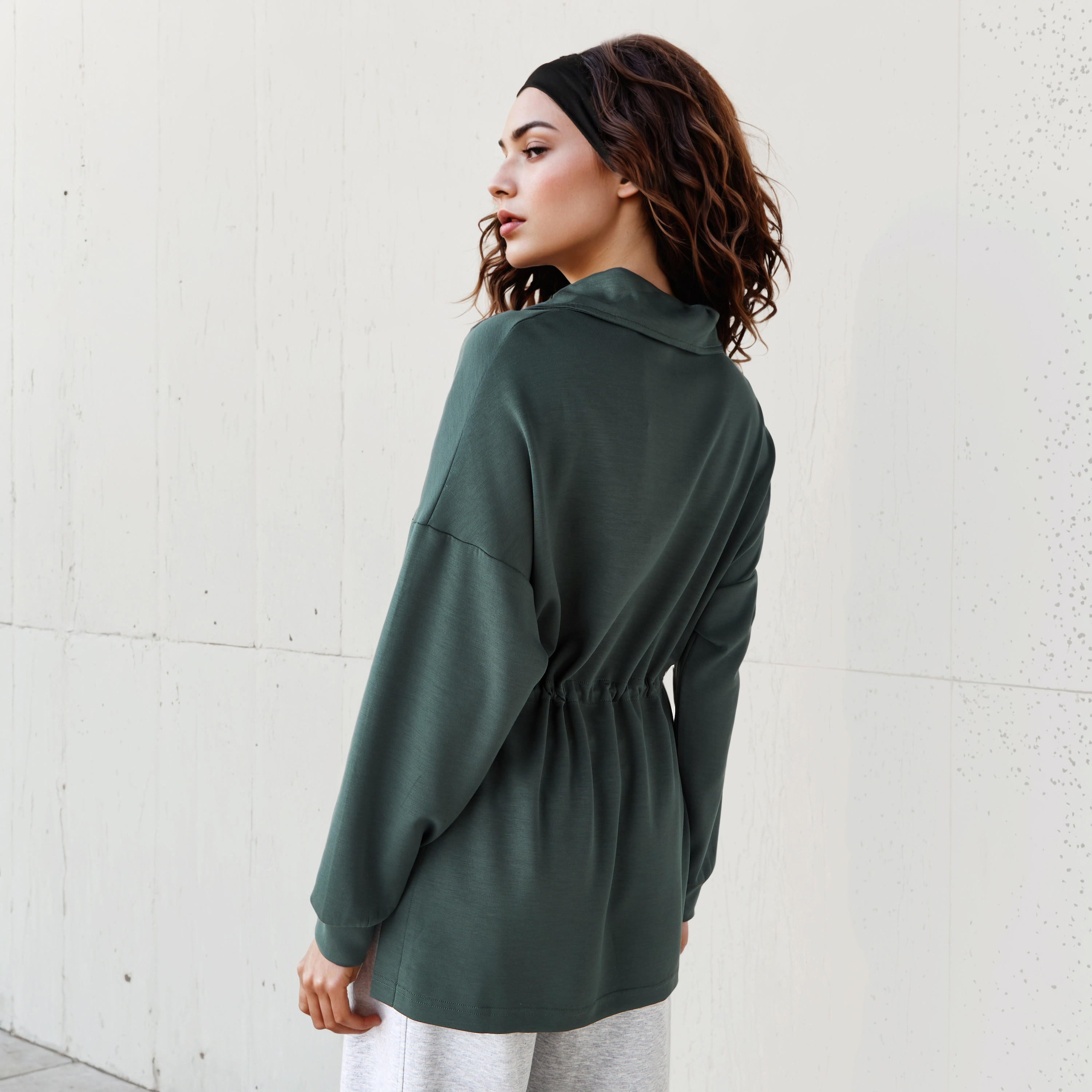 سويت شيرت بياقة عالية من كابا-women-clothing-sportswearandactivewear-hoodiesandsweatshirts-image-2
