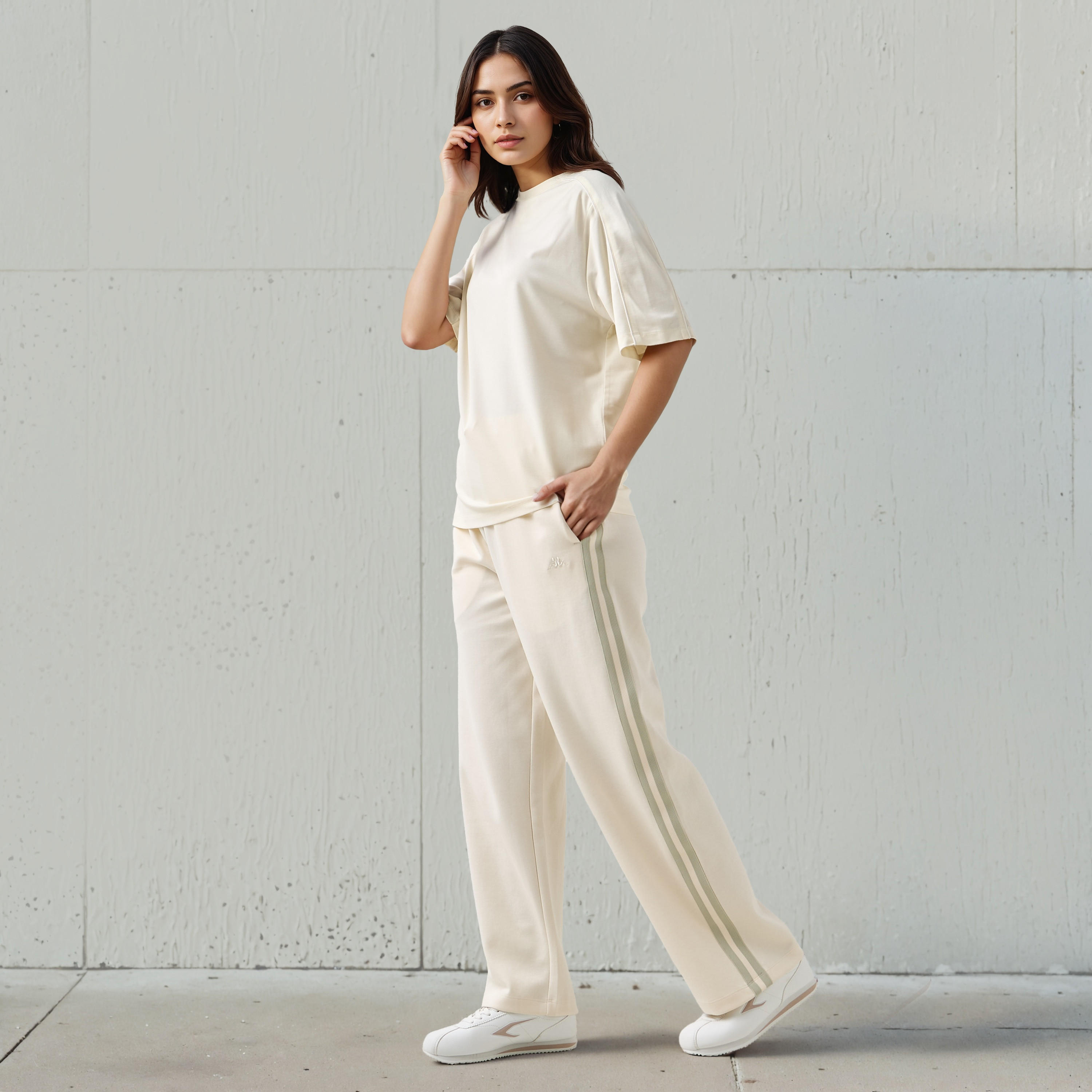 بنطلون رياضي بتفاصيل شريط للنساء من كابا-women-clothing-bottoms-joggers-image-2