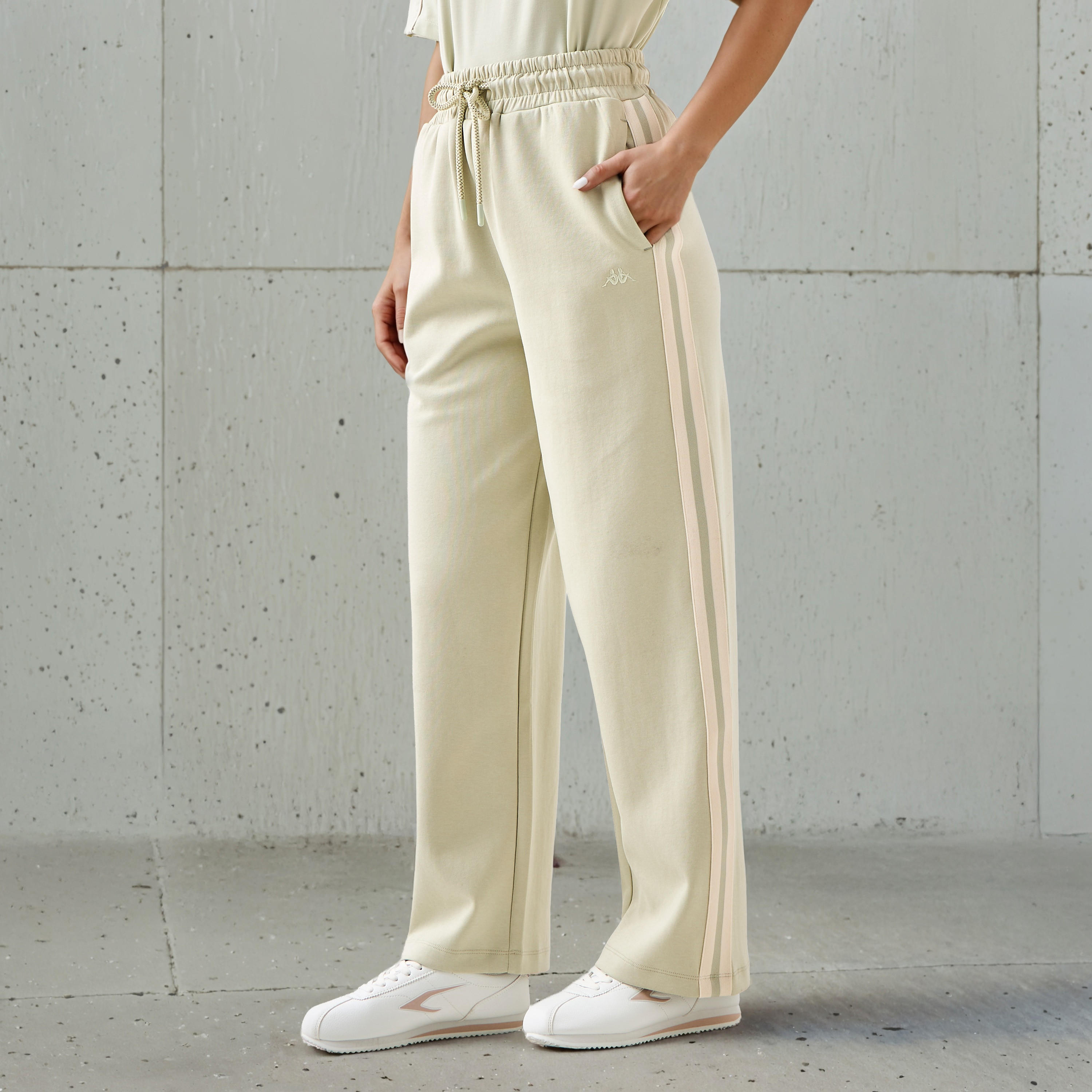 بنطلون رياضي بتفاصيل شريط للنساء من كابا-women-clothing-bottoms-joggers-image-1