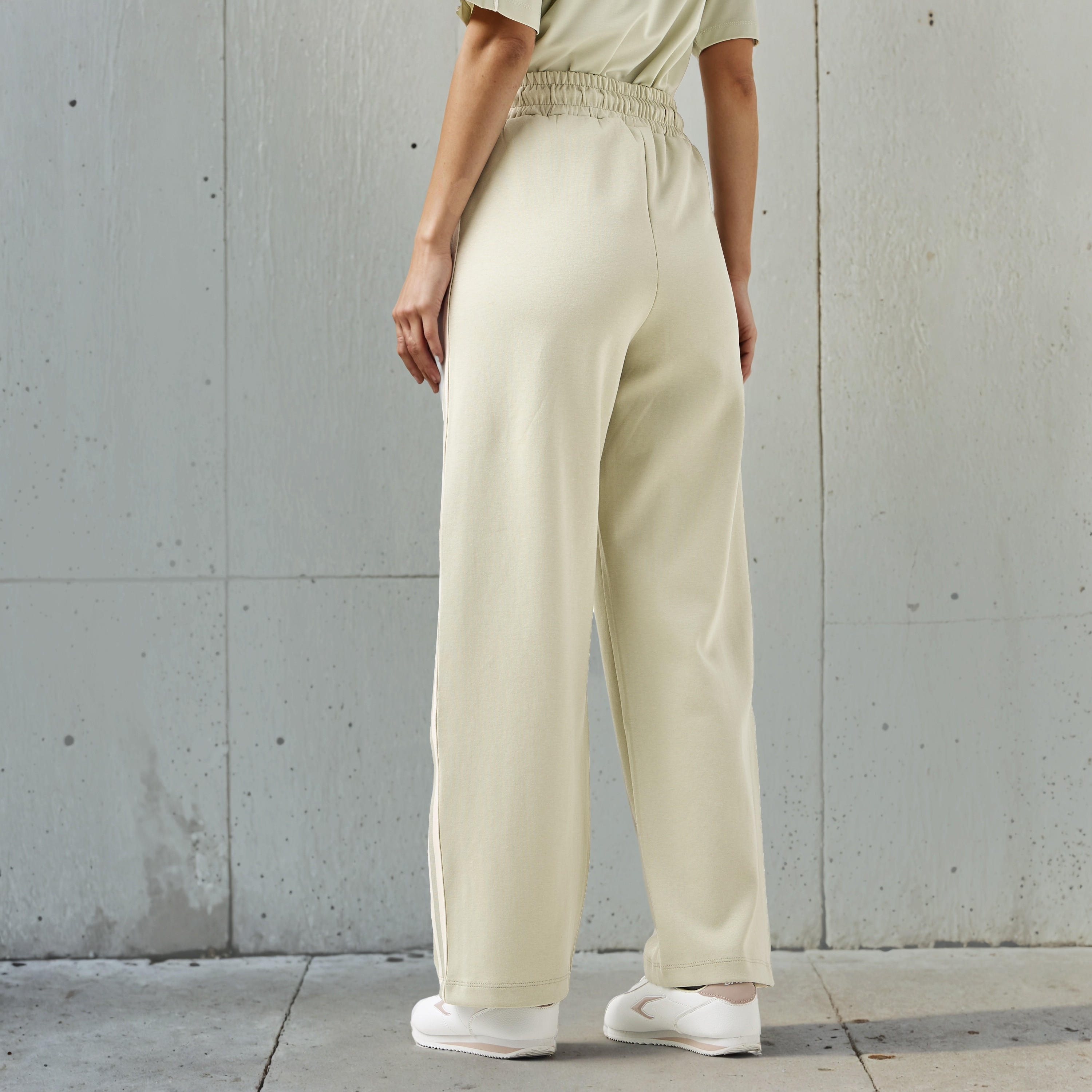 بنطلون رياضي بتفاصيل شريط للنساء من كابا-women-clothing-bottoms-joggers-image-3