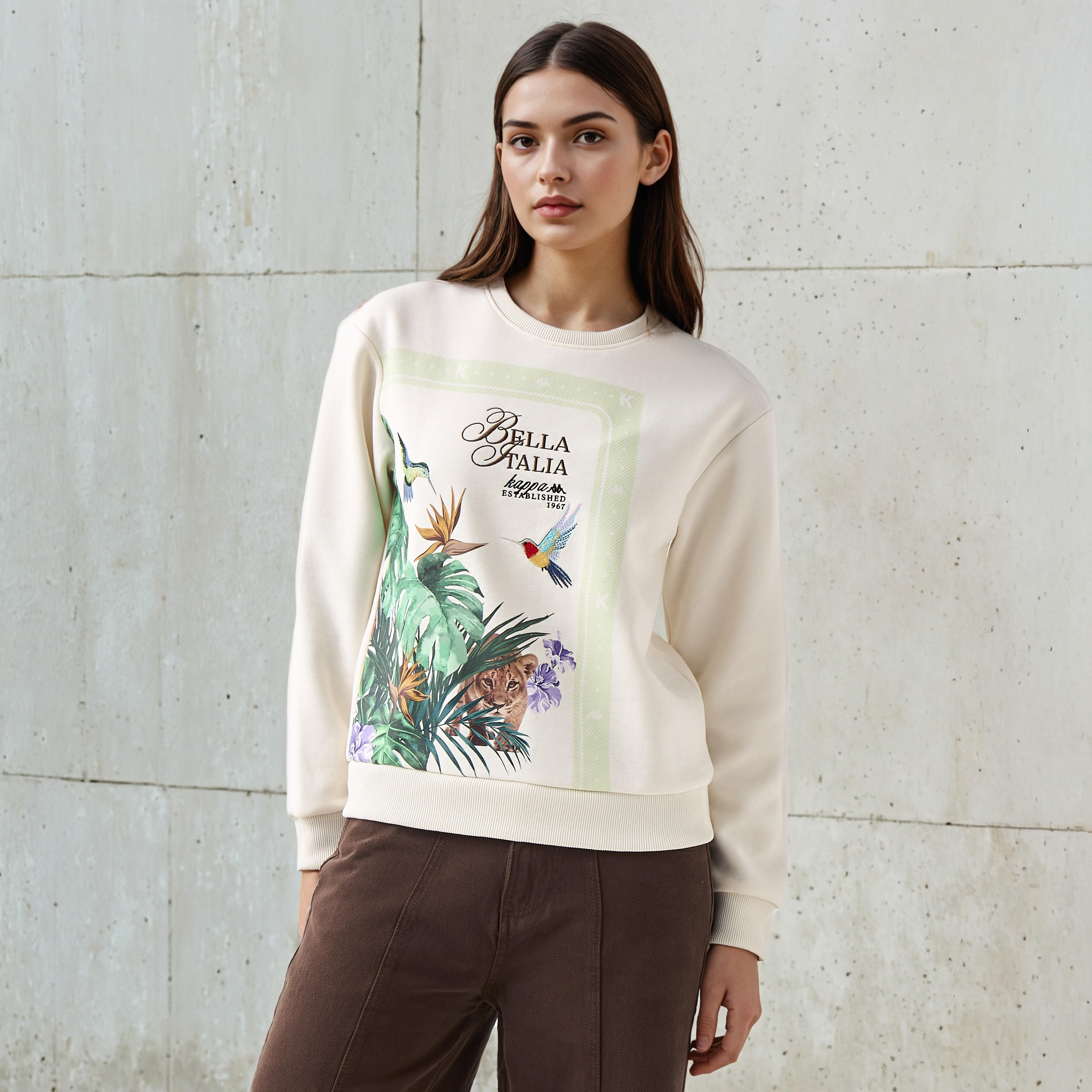 سويت شيرت بطبعات استوائية للنساء من كابا-women-clothing-sportswearandactivewear-hoodiesandsweatshirts-image-1