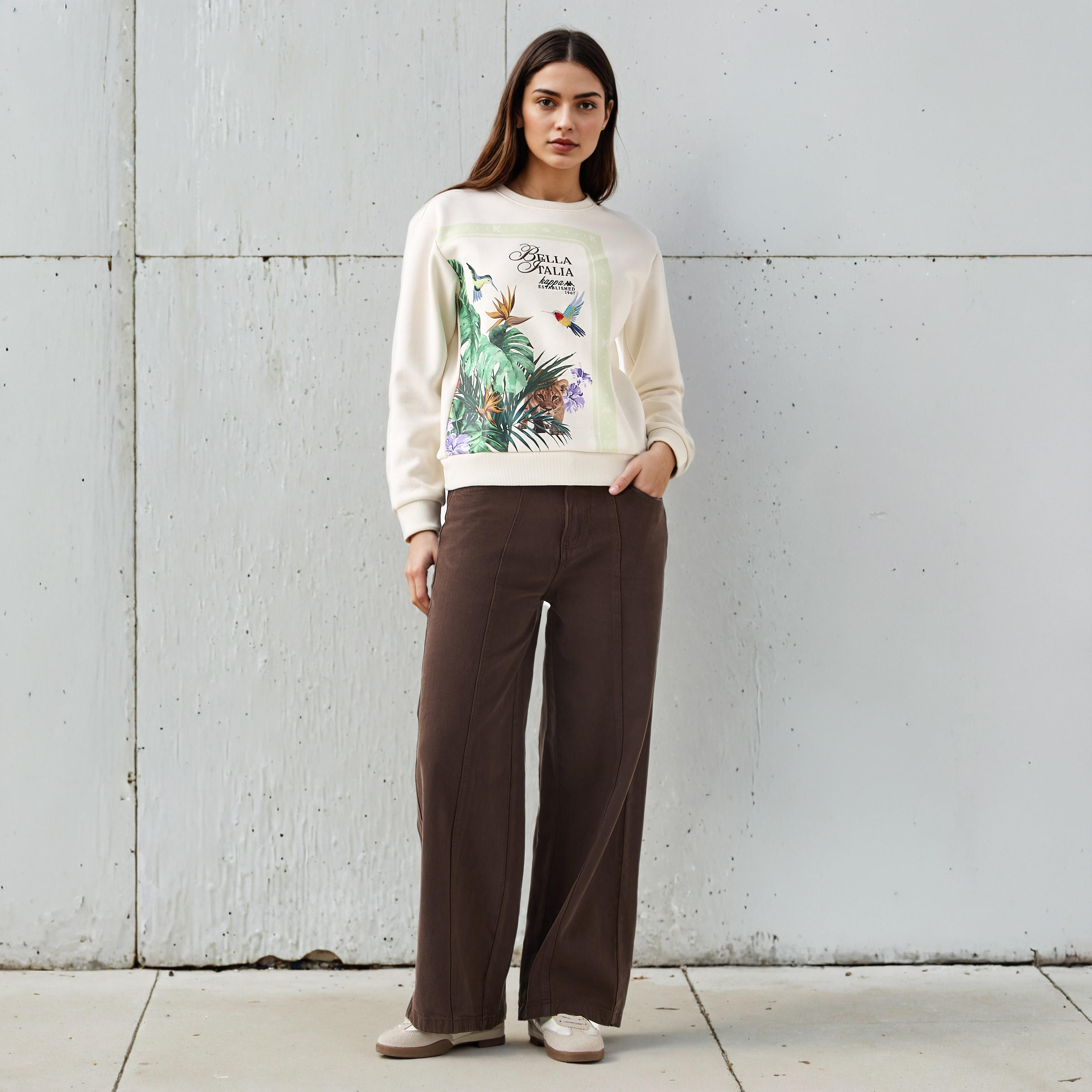 سويت شيرت بطبعات استوائية للنساء من كابا-women-clothing-sportswearandactivewear-hoodiesandsweatshirts-image-2