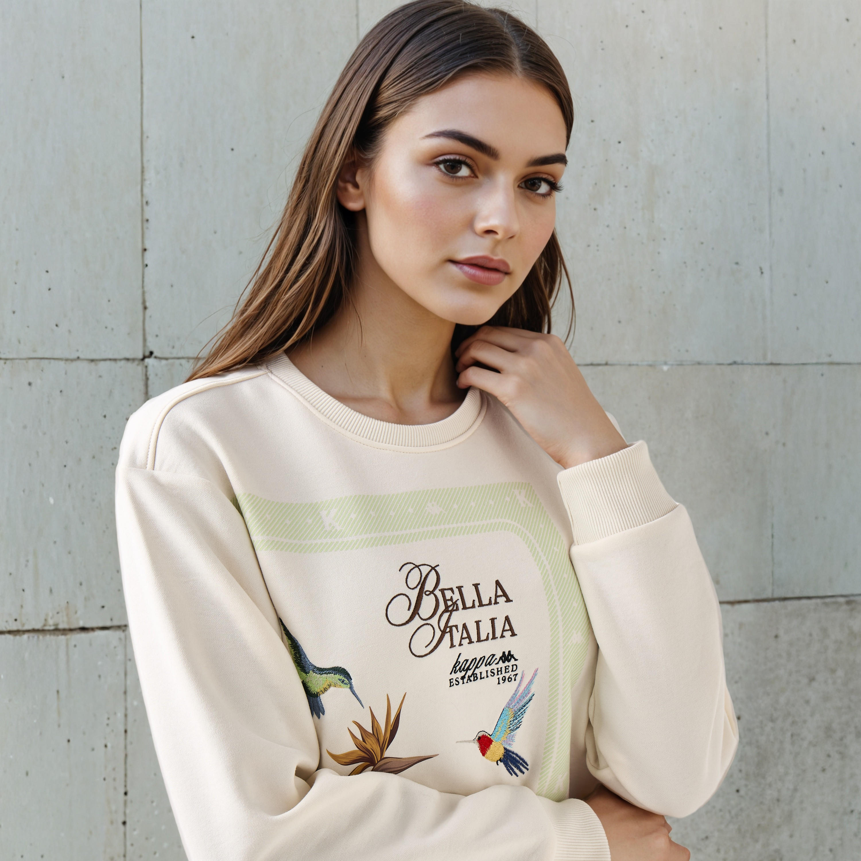 سويت شيرت بطبعات استوائية للنساء من كابا-women-clothing-sportswearandactivewear-hoodiesandsweatshirts-image-5