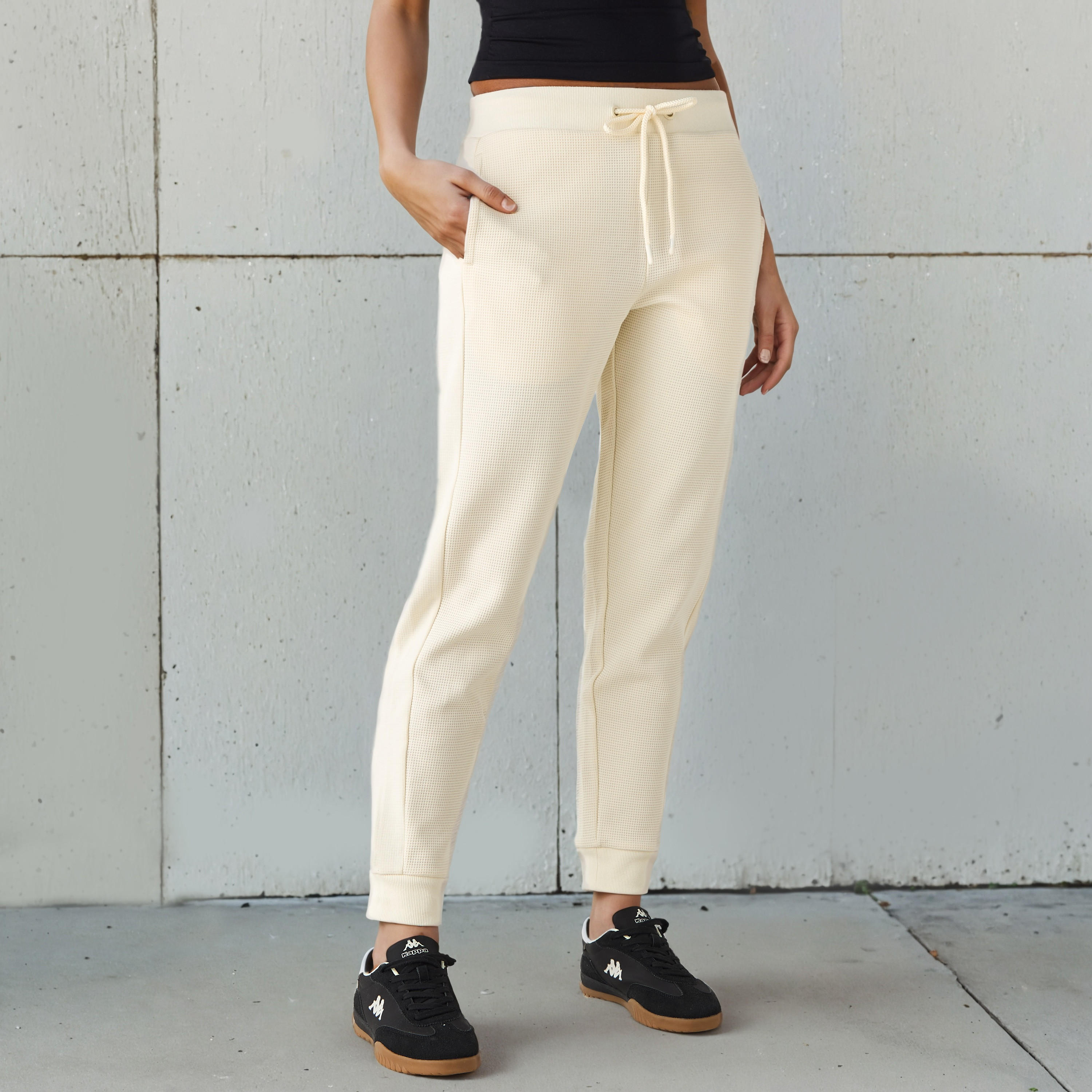 بنطلون رياضي وافل بارز الملمس بجيوب من كابا-women-clothing-bottoms-joggers-image-6