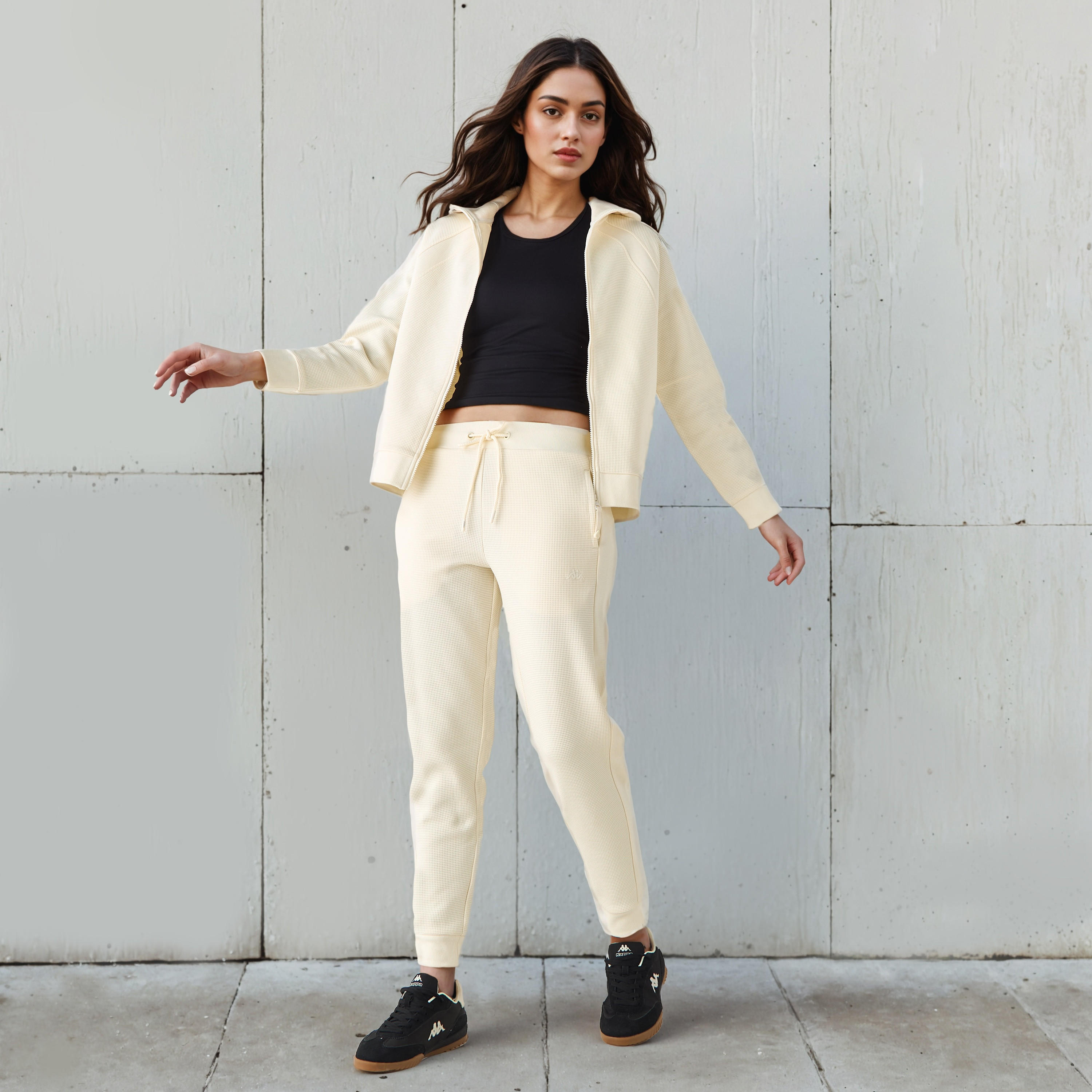 بنطلون رياضي وافل بارز الملمس بجيوب من كابا-women-clothing-bottoms-joggers-image-5