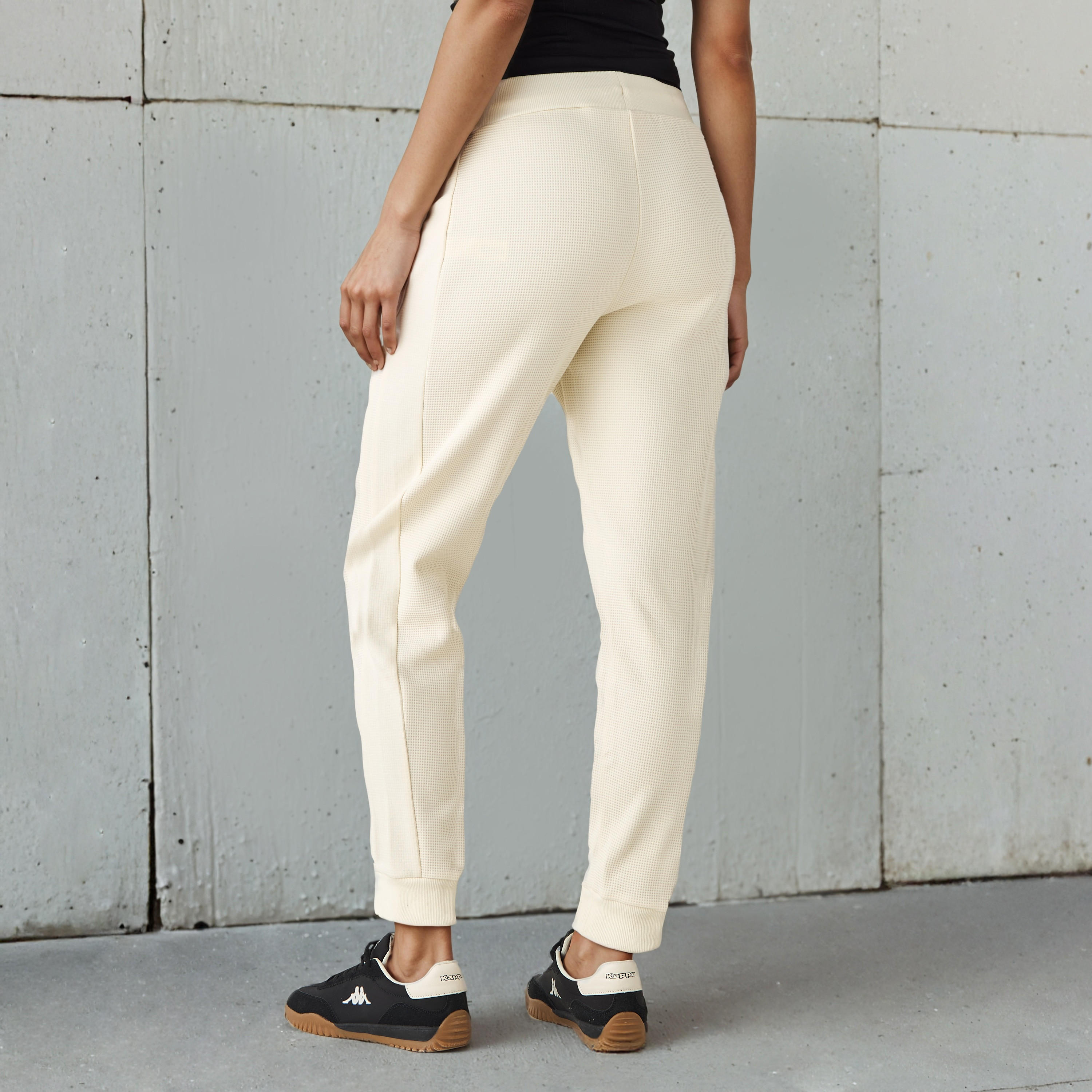 بنطلون رياضي وافل بارز الملمس بجيوب من كابا-women-clothing-bottoms-joggers-image-2