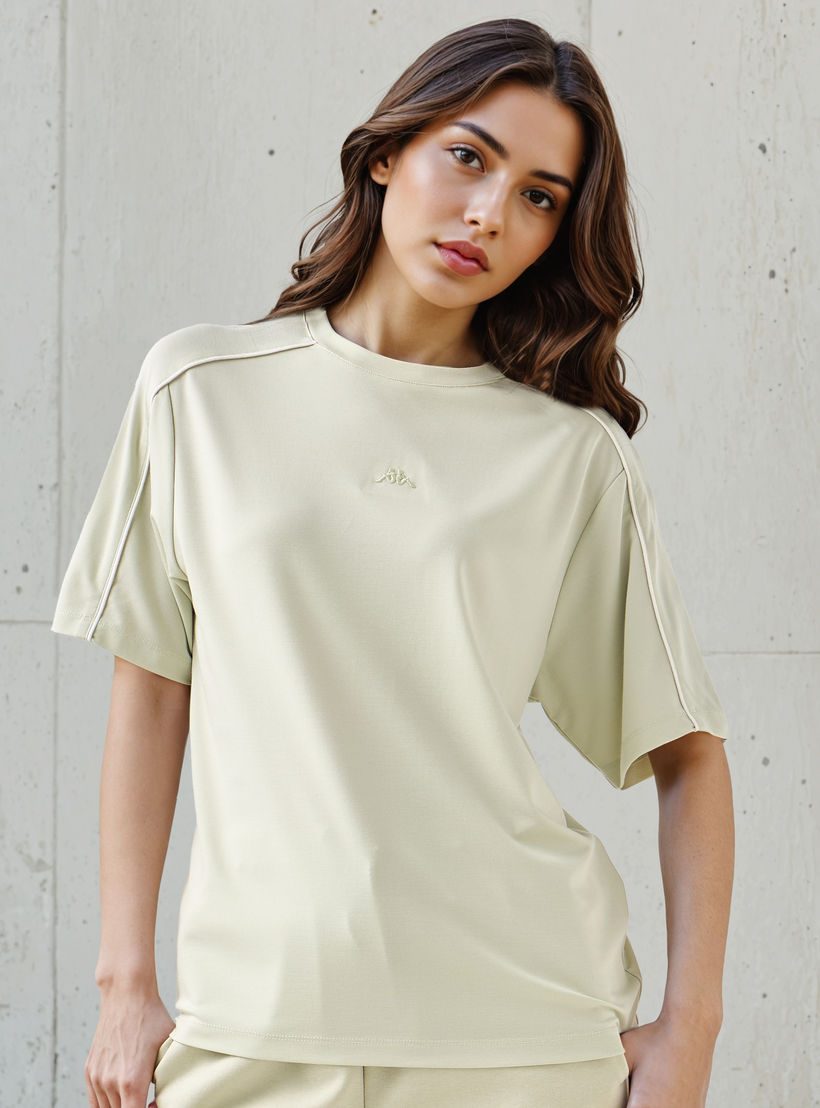 تيشيرت بقصة عادية تفاصيل خطوط بلون كريمي من كابا-women-clothing-tshirts-image-1