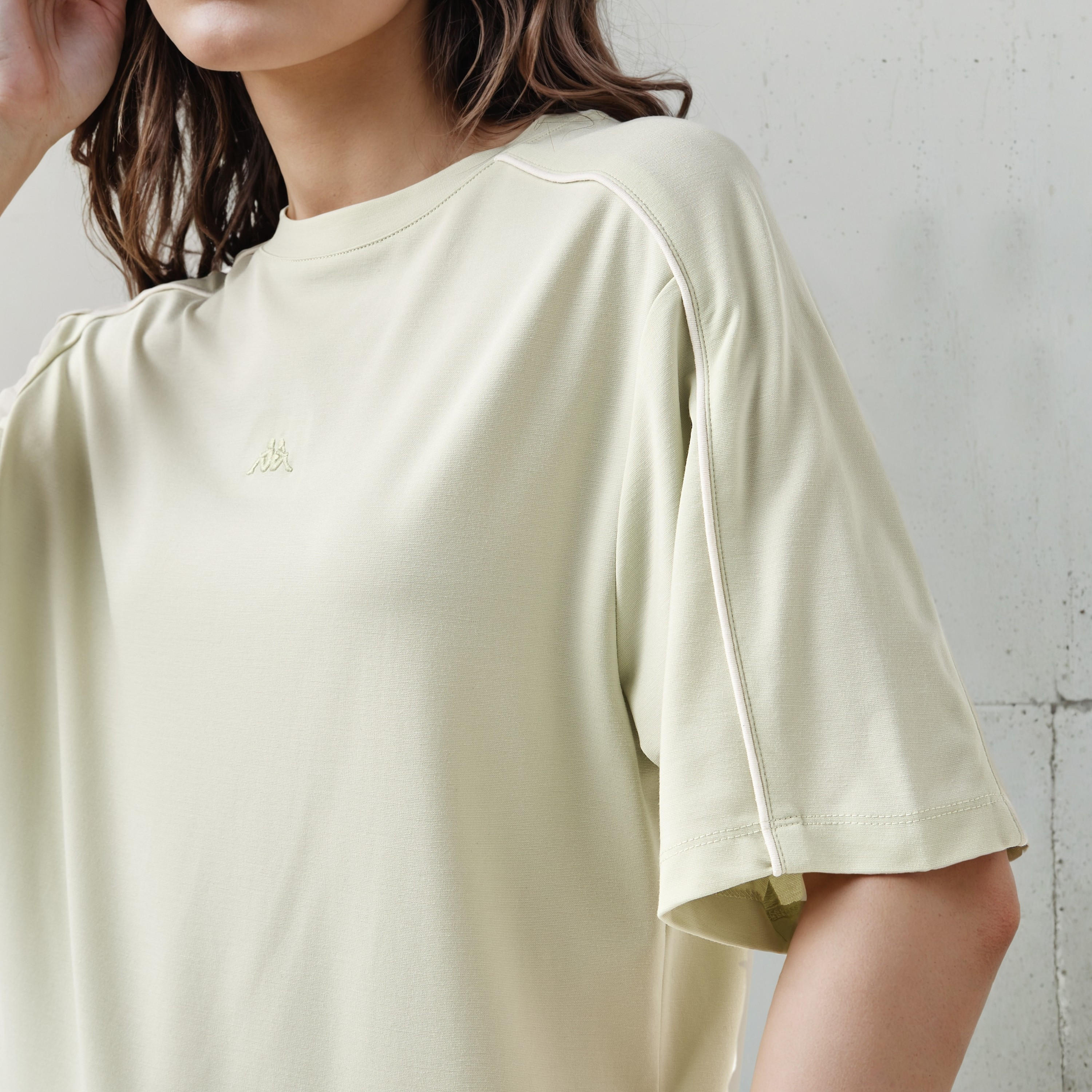 تيشيرت بقصة عادية تفاصيل خطوط بلون كريمي من كابا-women-clothing-tshirts-image-5