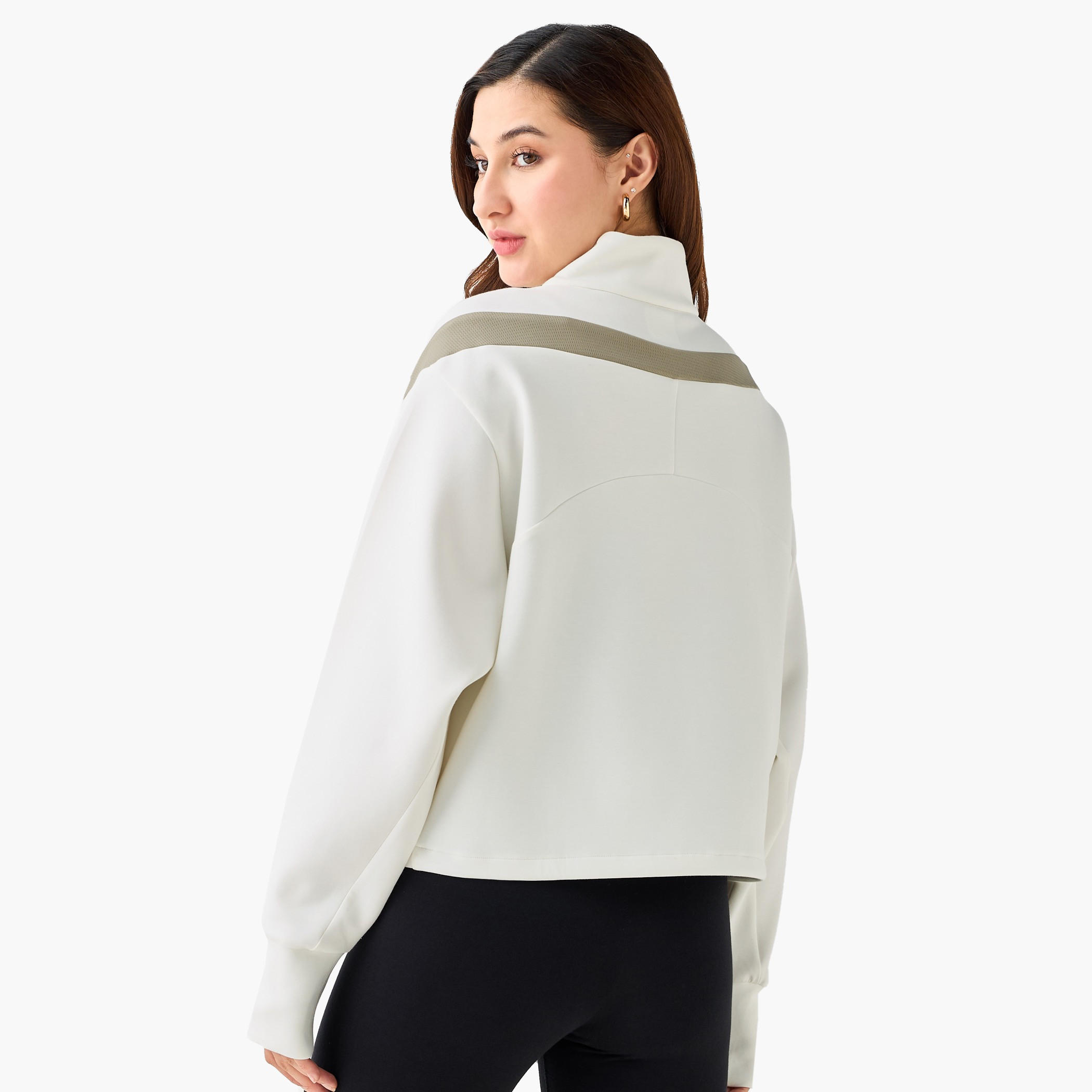 سويت شيرت قصير ناعم الملمس للنساء من كابا-women-clothing-sportswearandactivewear-hoodiesandsweatshirts-image-3