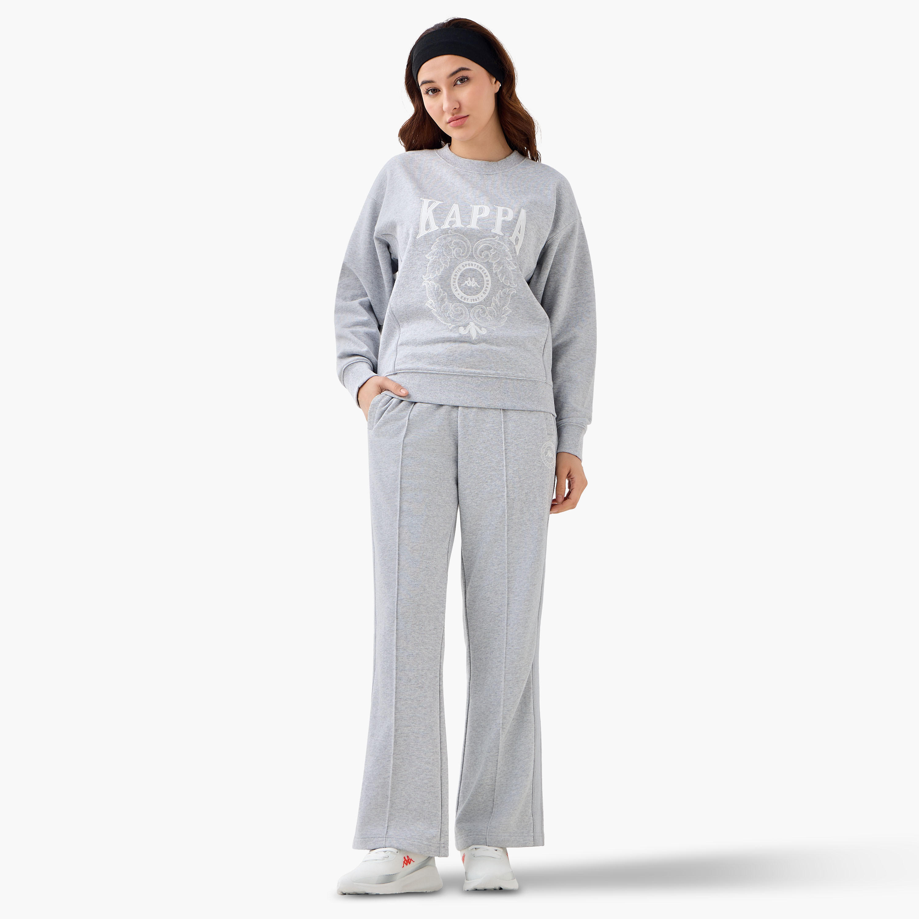 بنطلون رياضي بقصة مريحة وتطريز شعار من كابا-women-clothing-bottoms-joggers-image-4