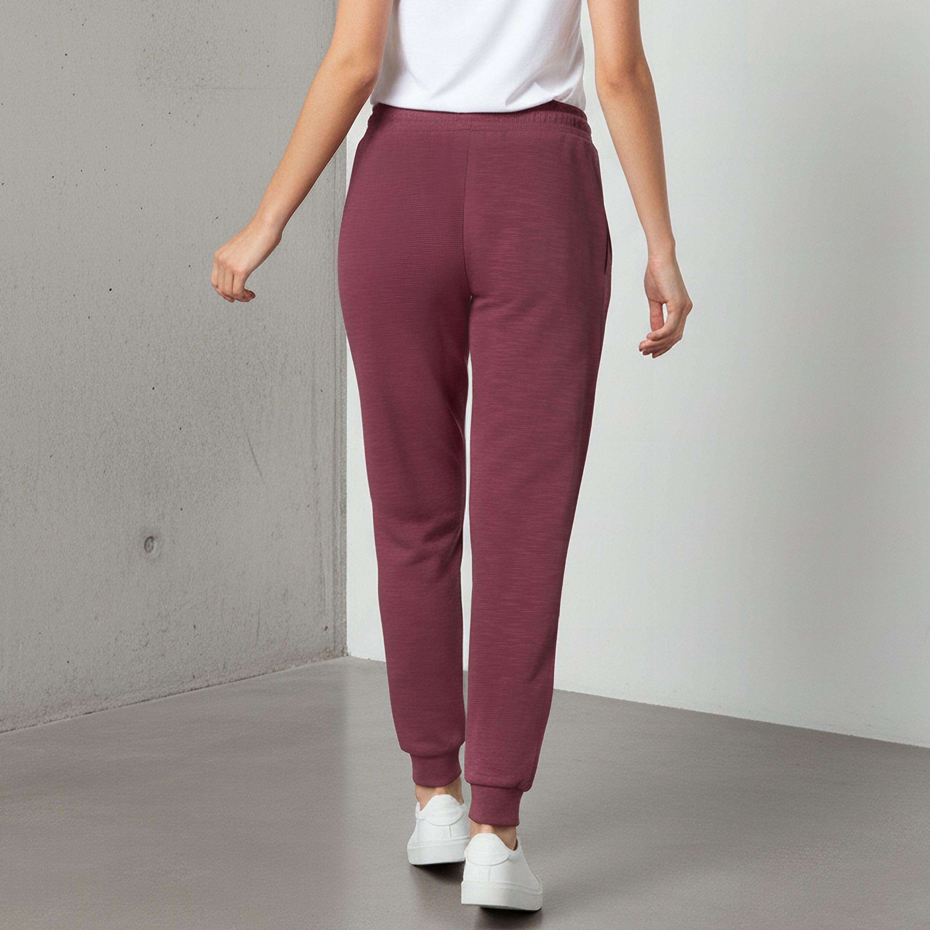 بنطلون رياضي بقصة عادية وجيوب وتطريز شعار من كابا-women-clothing-bottoms-joggers-image-2