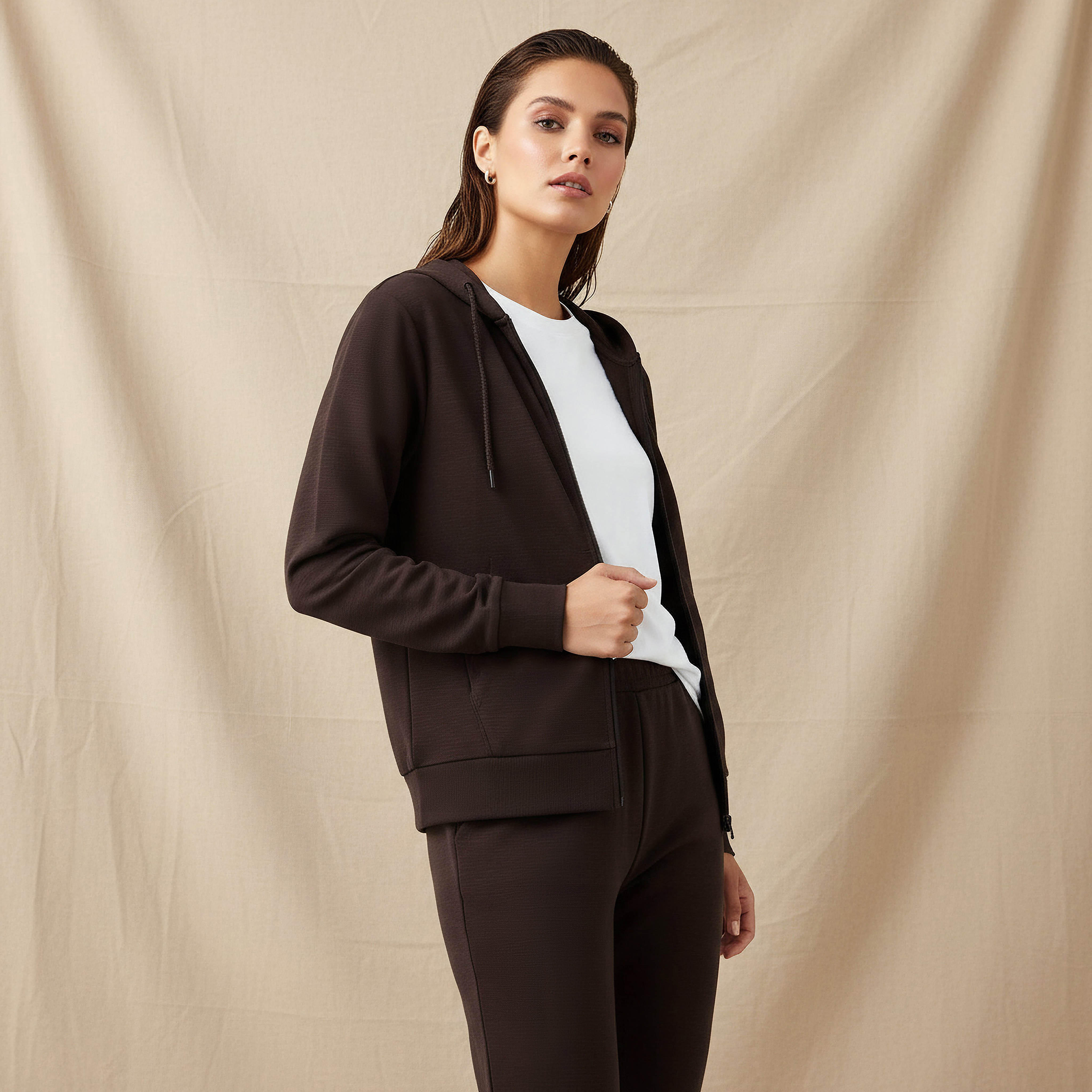 هودي بتفاصيل شعار وسحاب وأكمام طويلة للنساء من كابا-women-clothing-sportswearandactivewear-hoodiesandsweatshirts-image-2