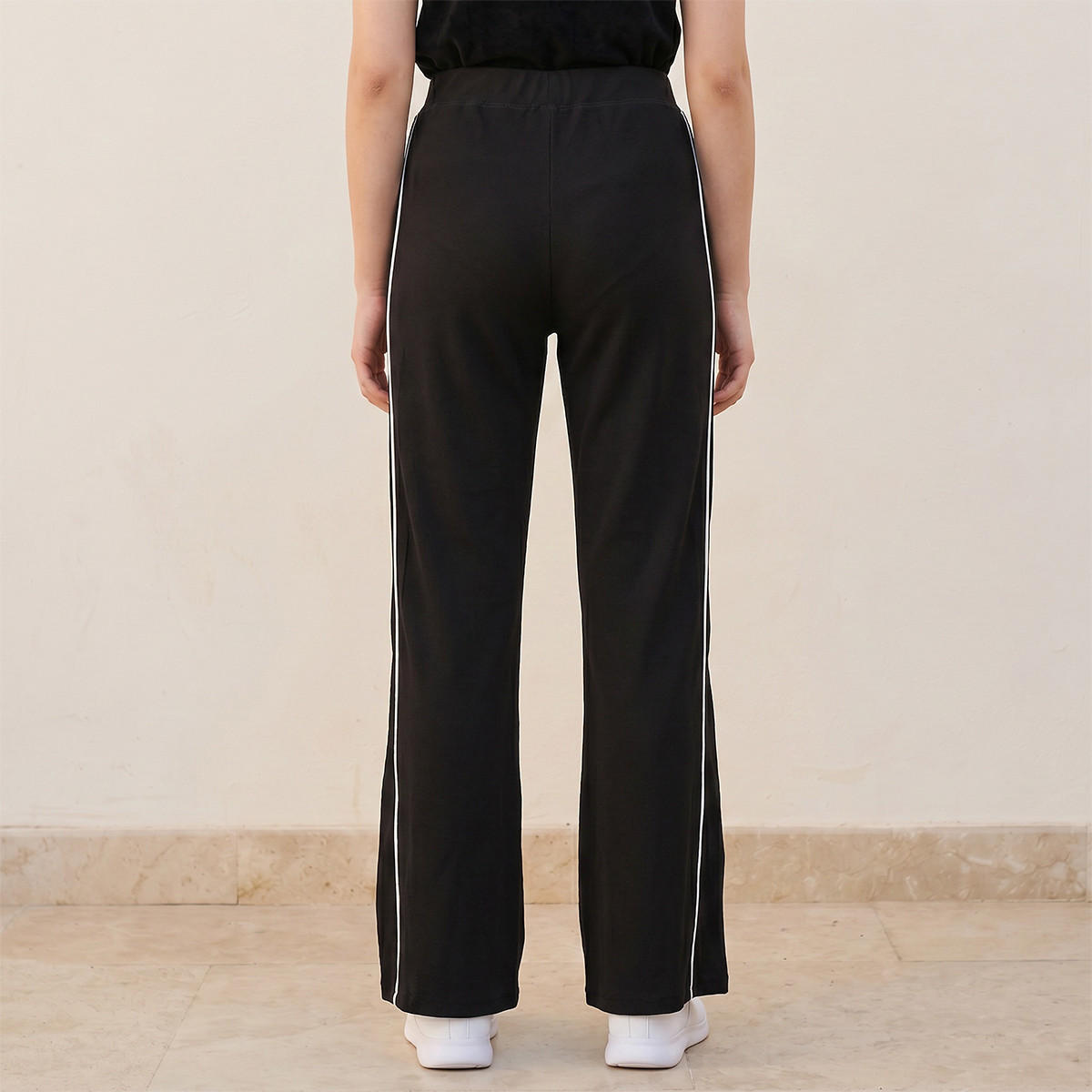 بنطلون مضلع واسع الساقين يتمدد في اتجاهين من كابا-women-clothing-bottoms-joggers-image-4