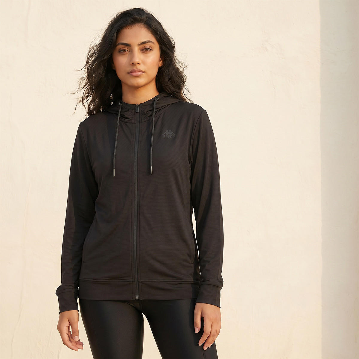 جاكيت بقصة مريحة وطبعات شعار من كابا-sports-women-clothing-coatsandjackets-jackets-image-1