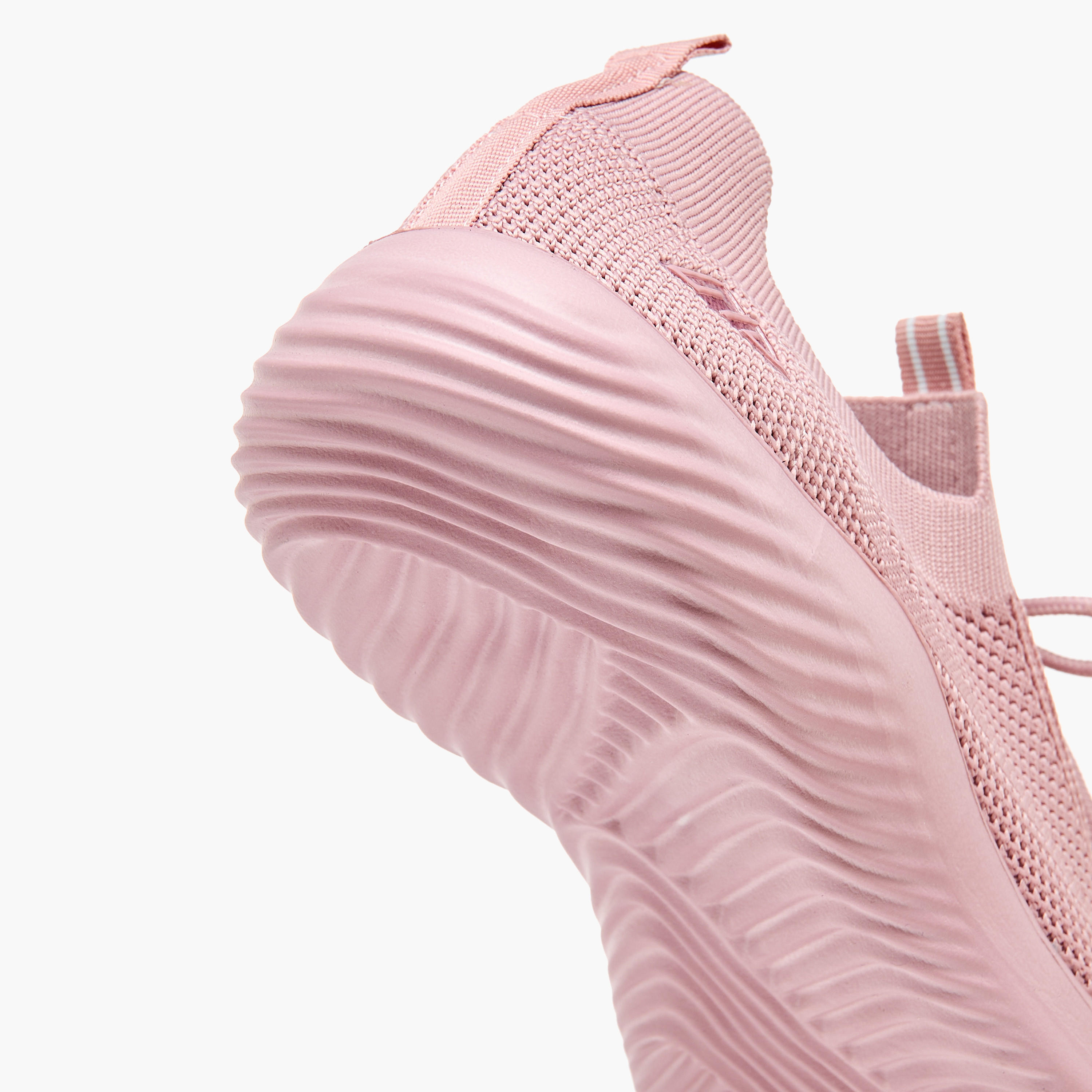 حذاء رياضي بارز الملمس برباط إغلاق من أوكلان من شو إكسبريس-women-shoes-sneakers-image-5