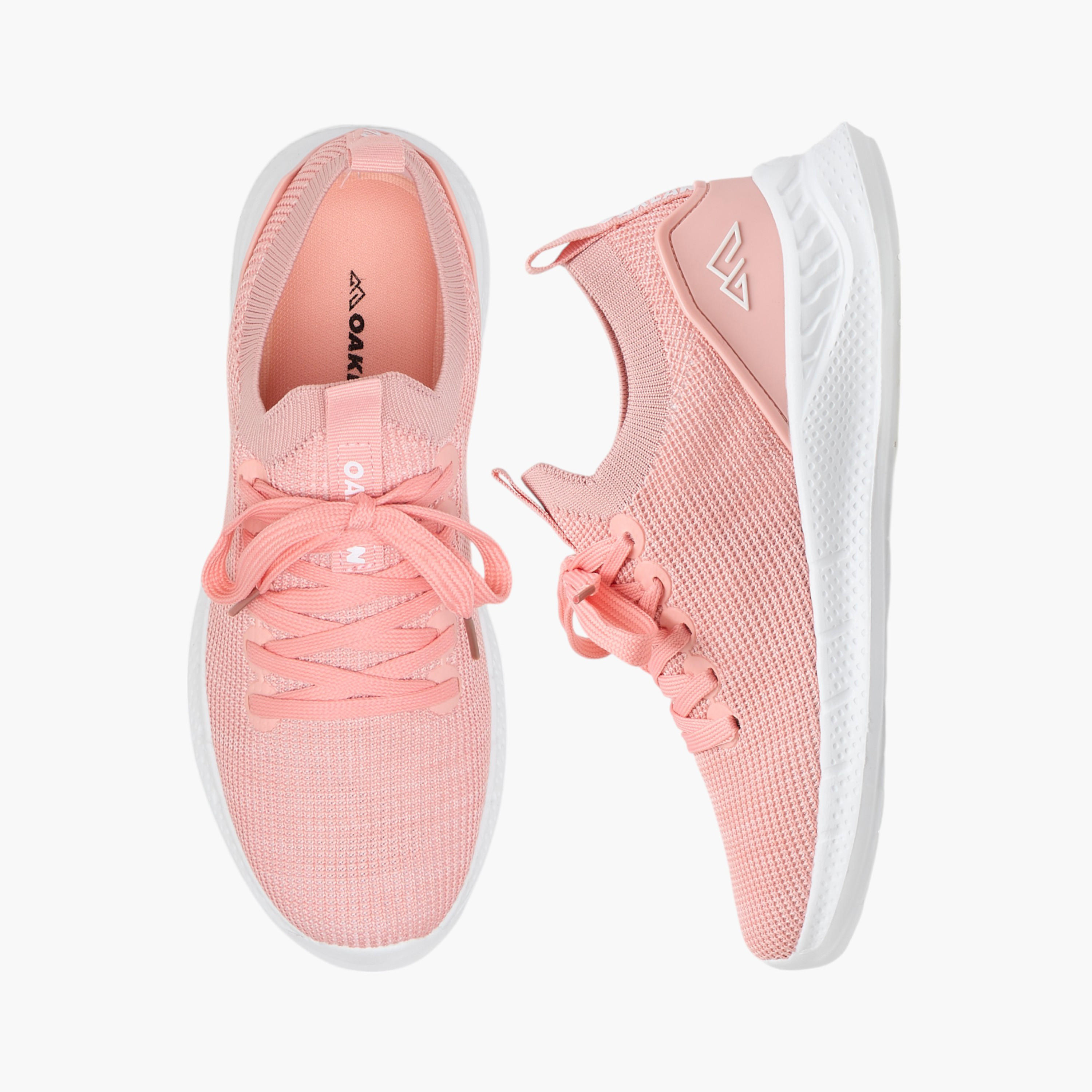 حذاء رياضي بارز الملمس برباط إغلاق من أوكلان من شو إكسبريس-women-shoes-sneakers-image-1