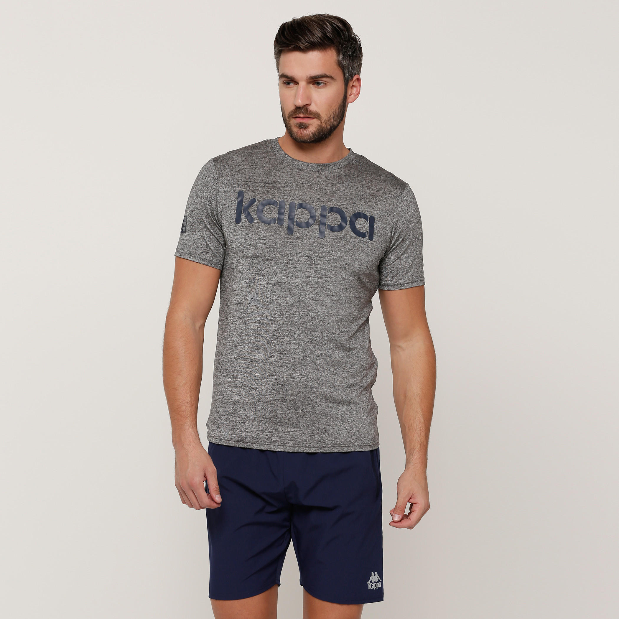 تيشيرت بياقة مستديرة وأكمام قصيرة وطبعات من كابا-men-clothing-sportswearandactivewear-tshirtsandpolos-image-1
