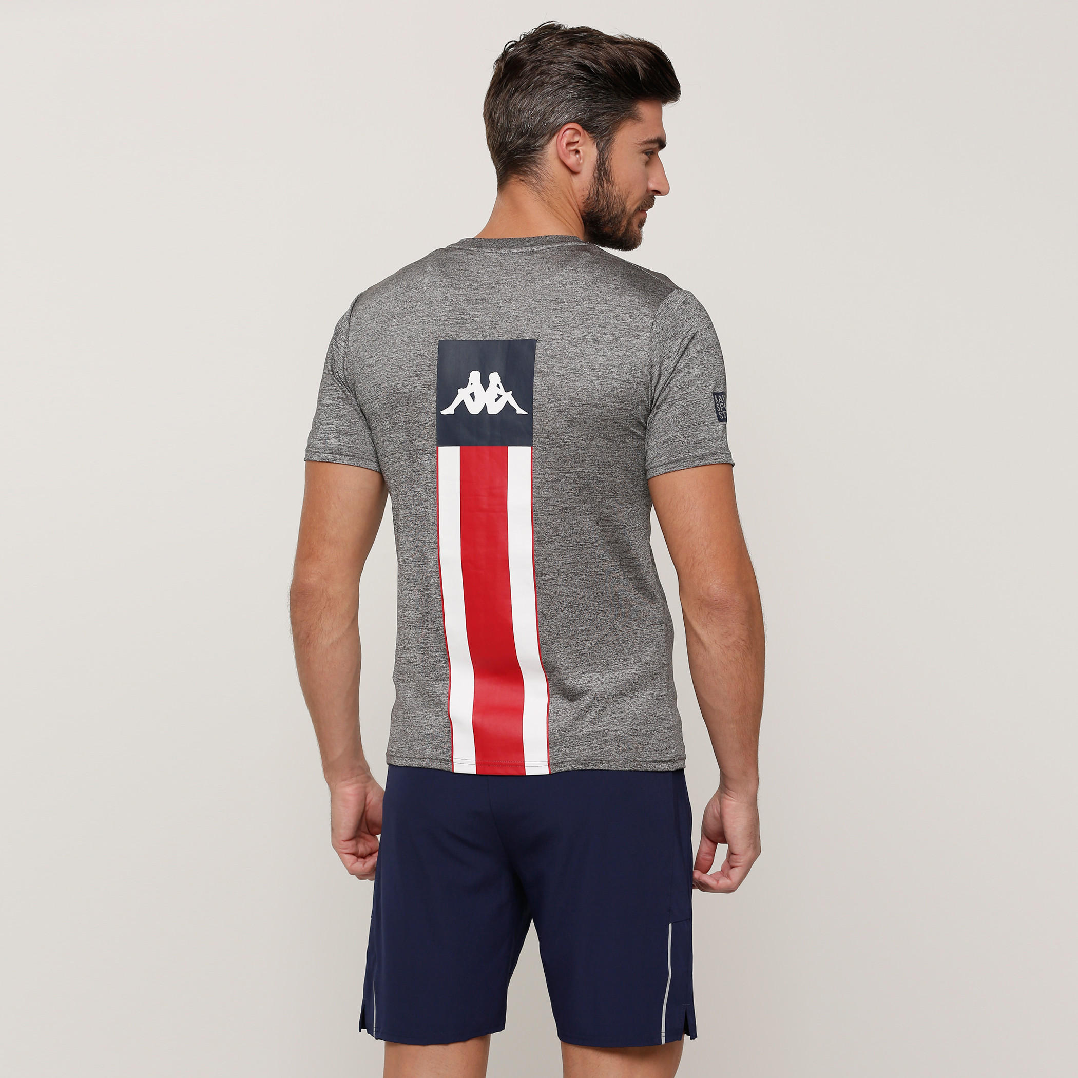 تيشيرت بياقة مستديرة وأكمام قصيرة وطبعات من كابا-men-clothing-sportswearandactivewear-tshirtsandpolos-image-2