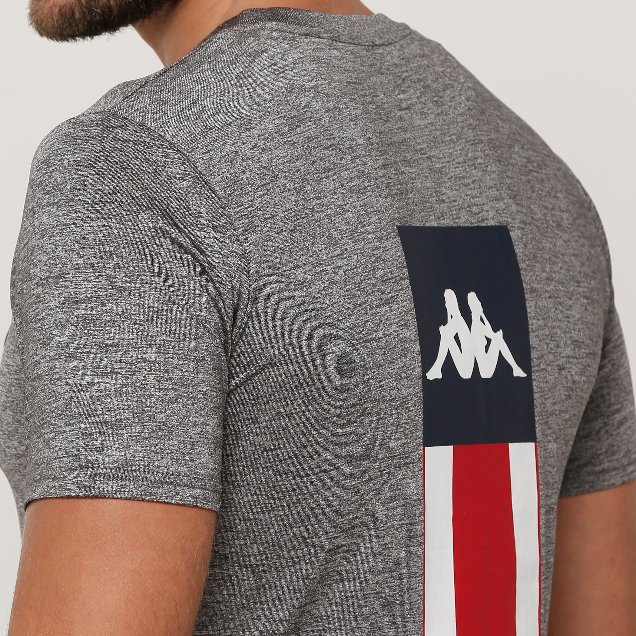 تيشيرت بياقة مستديرة وأكمام قصيرة وطبعات من كابا-men-clothing-sportswearandactivewear-tshirtsandpolos-image-4