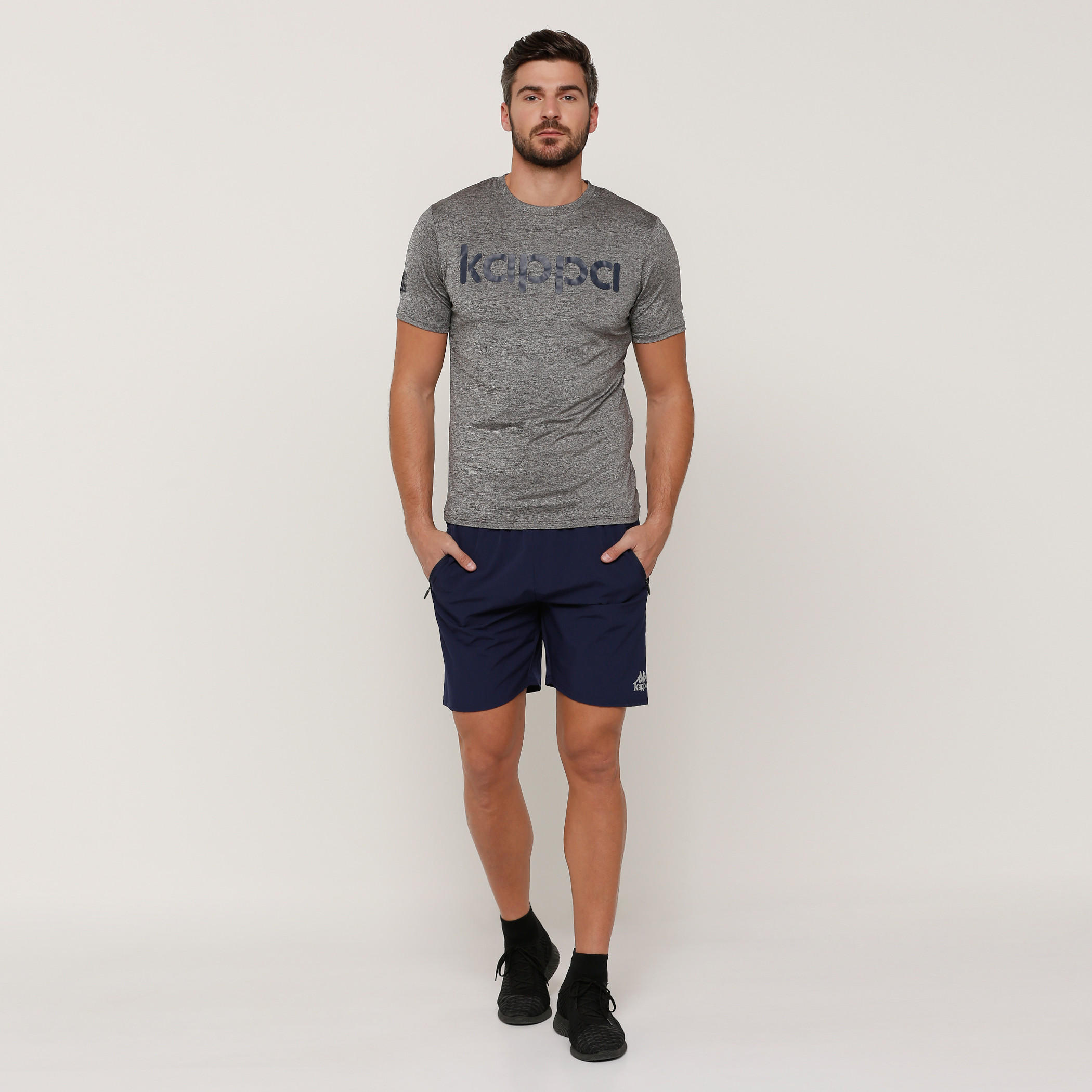 تيشيرت بياقة مستديرة وأكمام قصيرة وطبعات من كابا-men-clothing-sportswearandactivewear-tshirtsandpolos-image-5