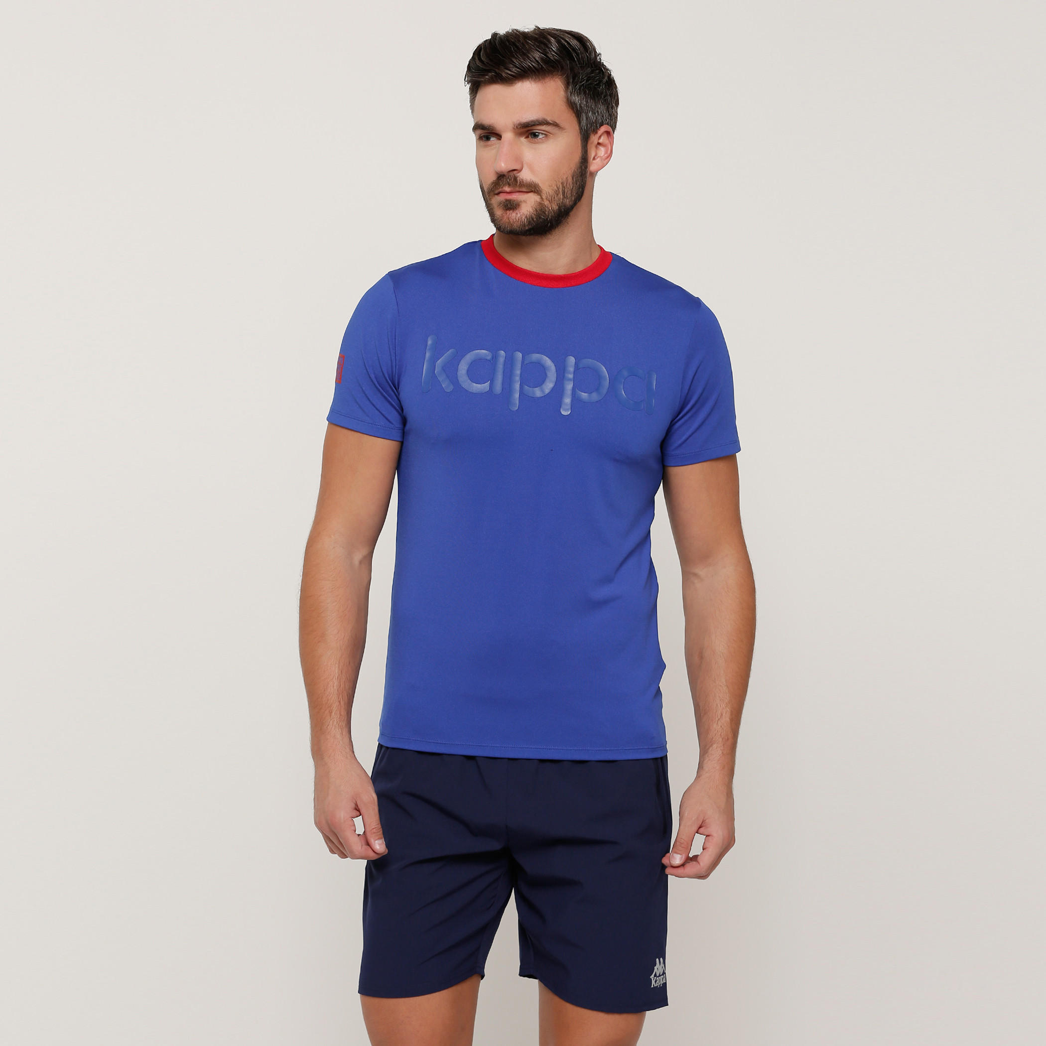 تيشيرت بياقة مستديرة وأكمام قصيرة وطبعات من كابا-men-clothing-sportswearandactivewear-tshirtsandpolos-image-6