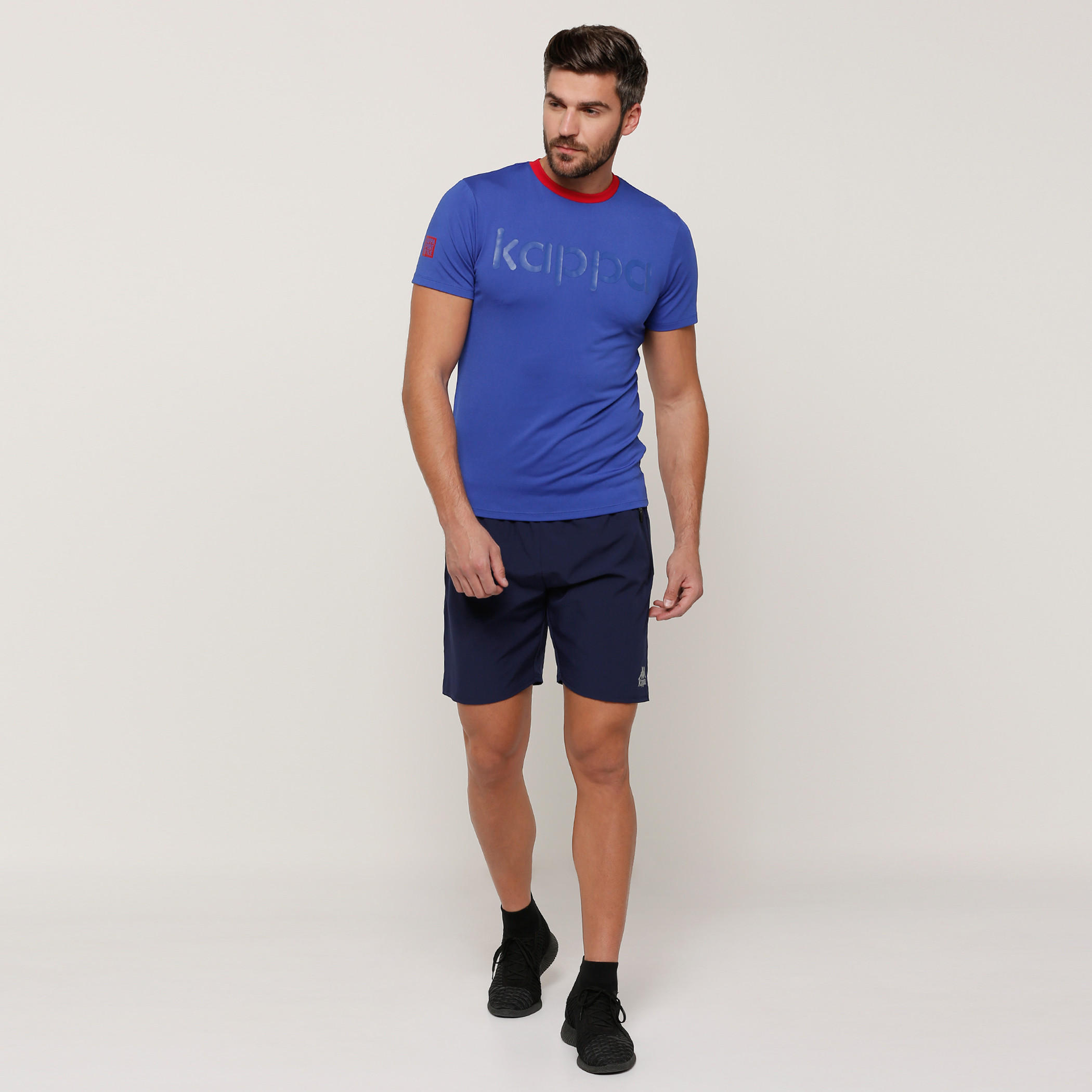 تيشيرت بياقة مستديرة وأكمام قصيرة وطبعات من كابا-men-clothing-sportswearandactivewear-tshirtsandpolos-image-10