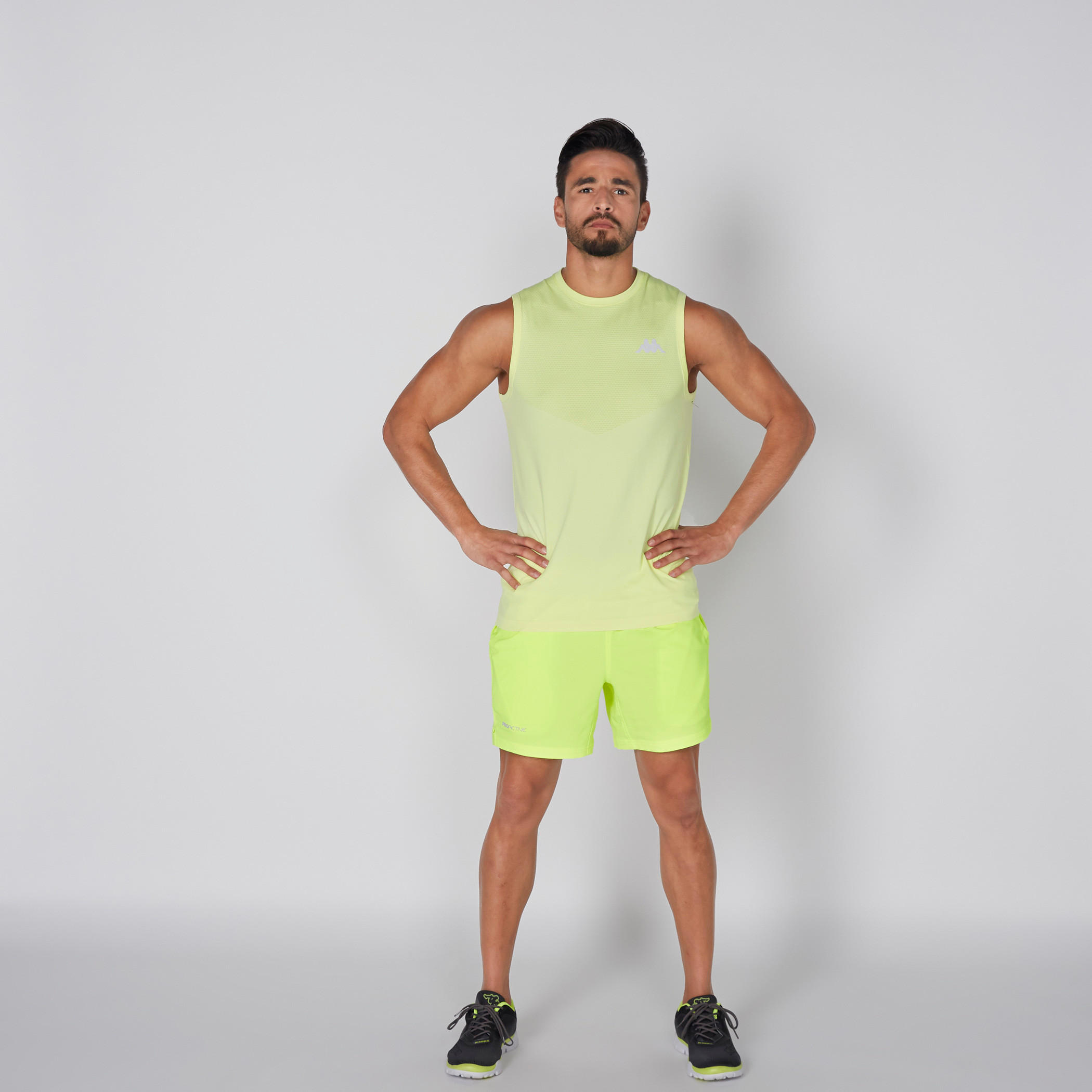 تيشيرت بارز الملمس دون أكمام بياقة ضيّقة من كابا-men-clothing-sportswearandactivewear-tshirtsandpolos-image-3