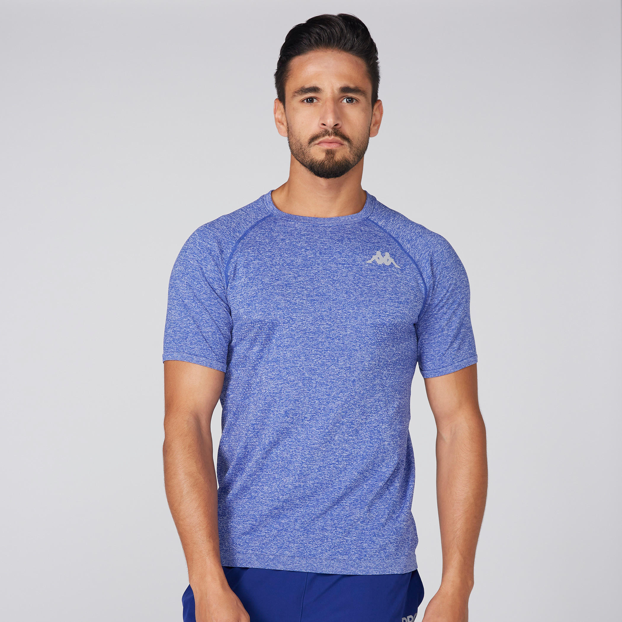 تيشيرت بياقة مستديرة وأكمام مغايرة من كابا-men-clothing-sportswearandactivewear-tshirtsandpolos-image-1
