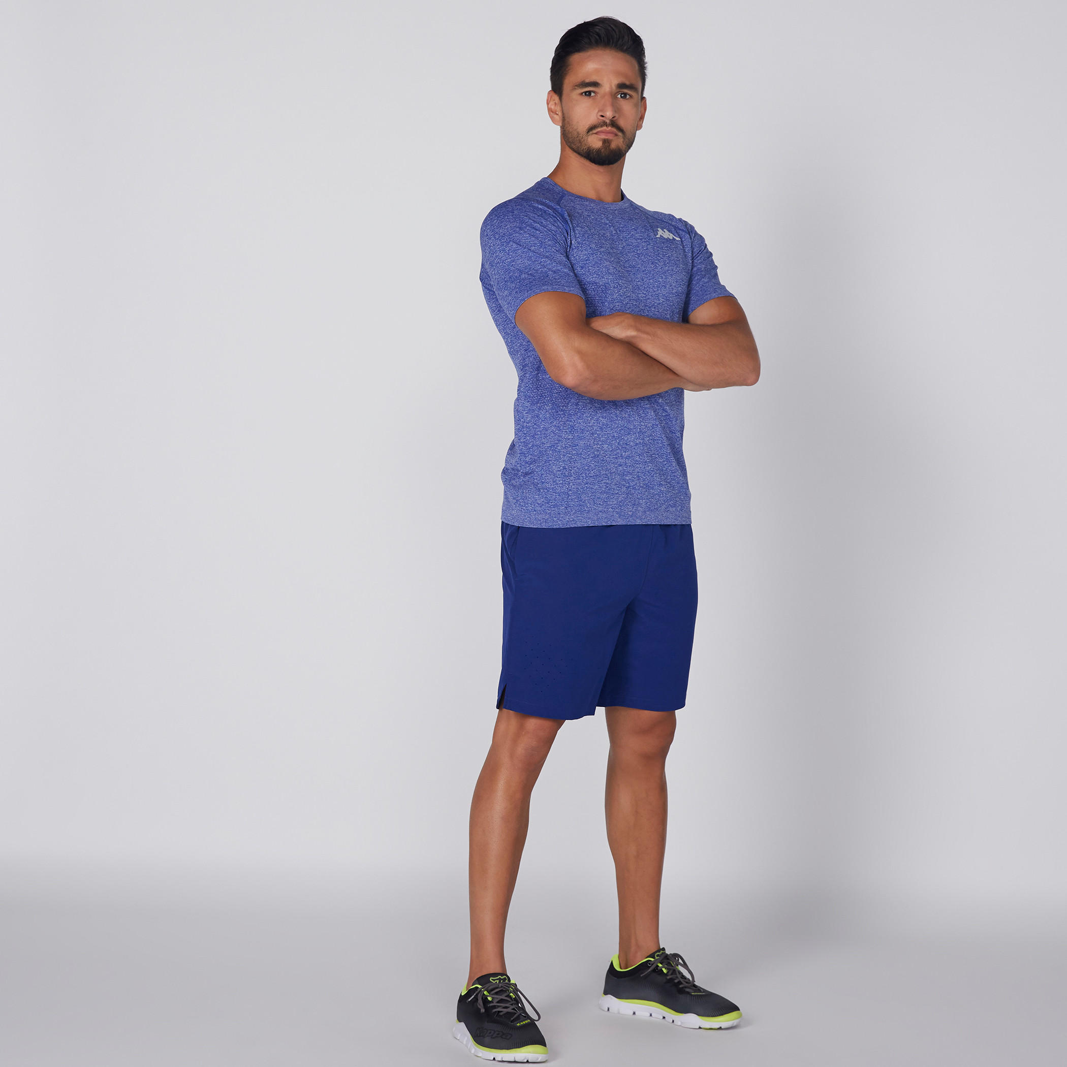 تيشيرت بياقة مستديرة وأكمام مغايرة من كابا-men-clothing-sportswearandactivewear-tshirtsandpolos-image-2