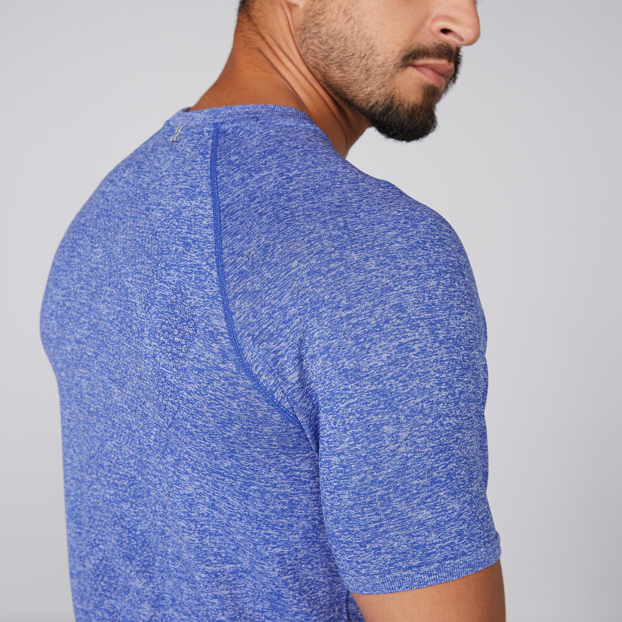 تيشيرت بياقة مستديرة وأكمام مغايرة من كابا-men-clothing-sportswearandactivewear-tshirtsandpolos-image-3
