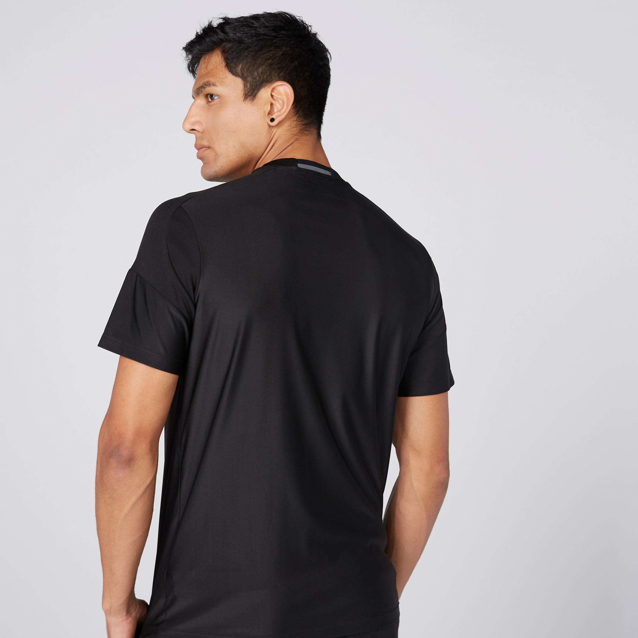 تيشيرت بياقة مستديرة وأكمام قصيرة وطبعات من كابا-men-clothing-sportswearandactivewear-tshirtsandpolos-image-4