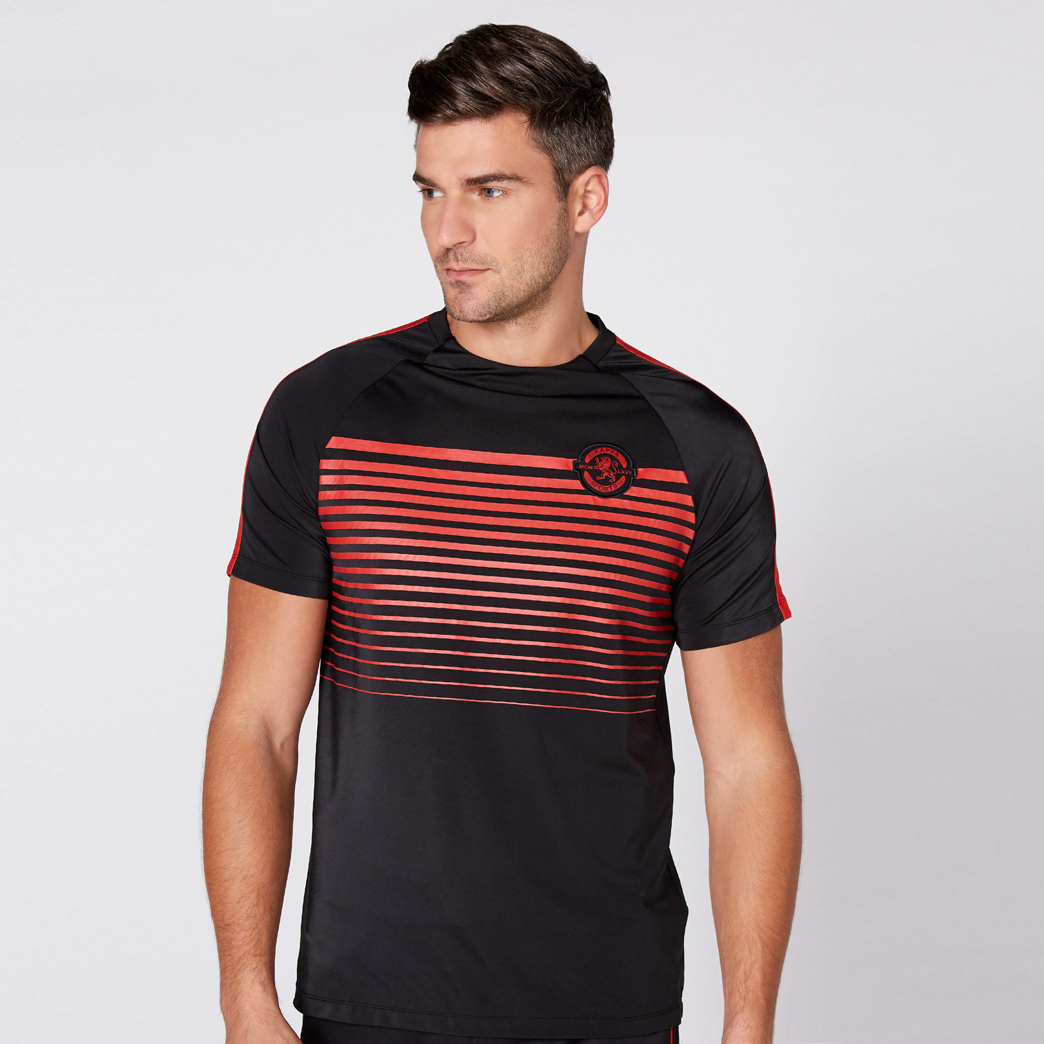 تيشيرت بياقة مستديرة وأكمام قصيرة مع طبعات من كابا-men-clothing-sportswearandactivewear-tshirtsandpolos-image-1