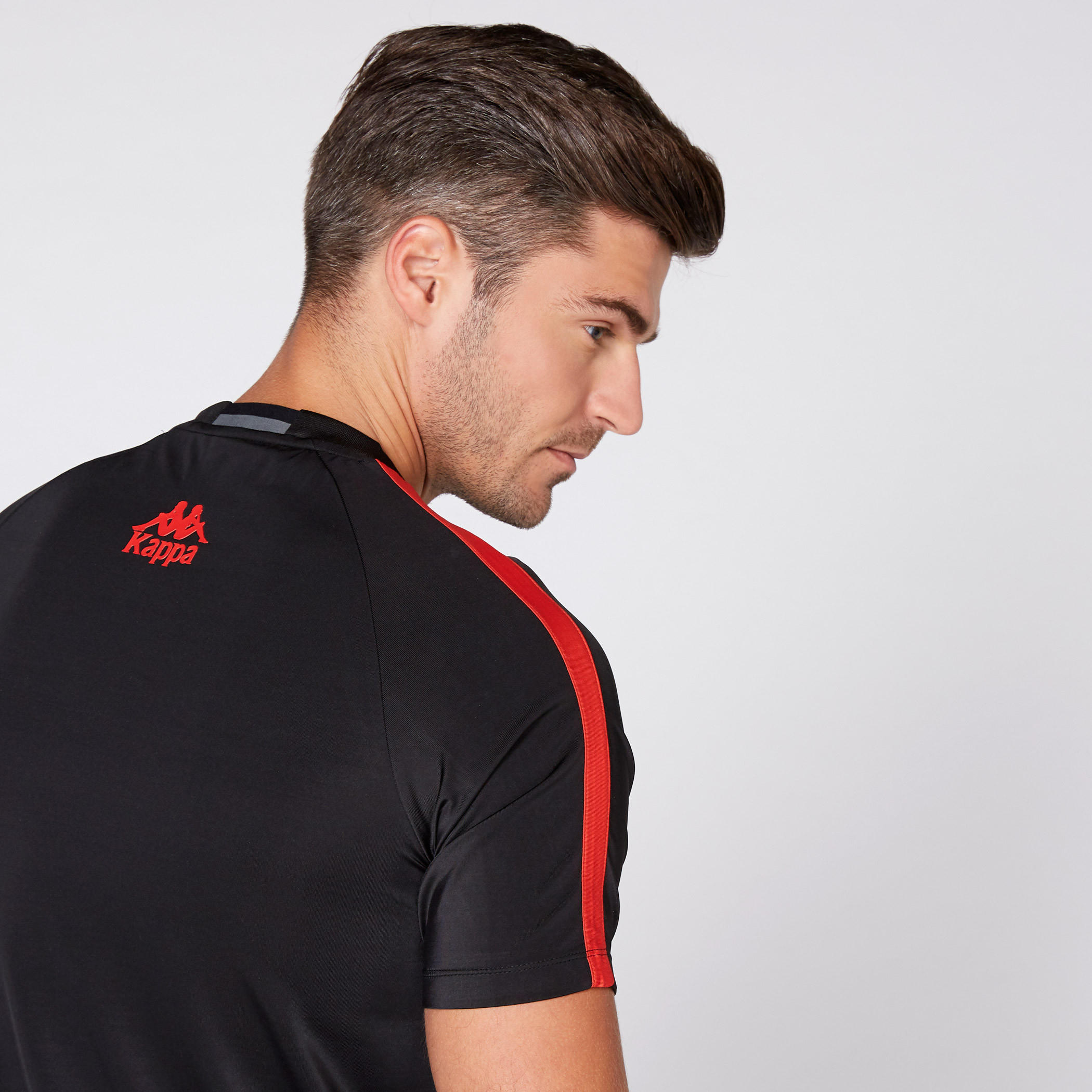 تيشيرت بياقة مستديرة وأكمام قصيرة مع طبعات من كابا-men-clothing-sportswearandactivewear-tshirtsandpolos-image-2