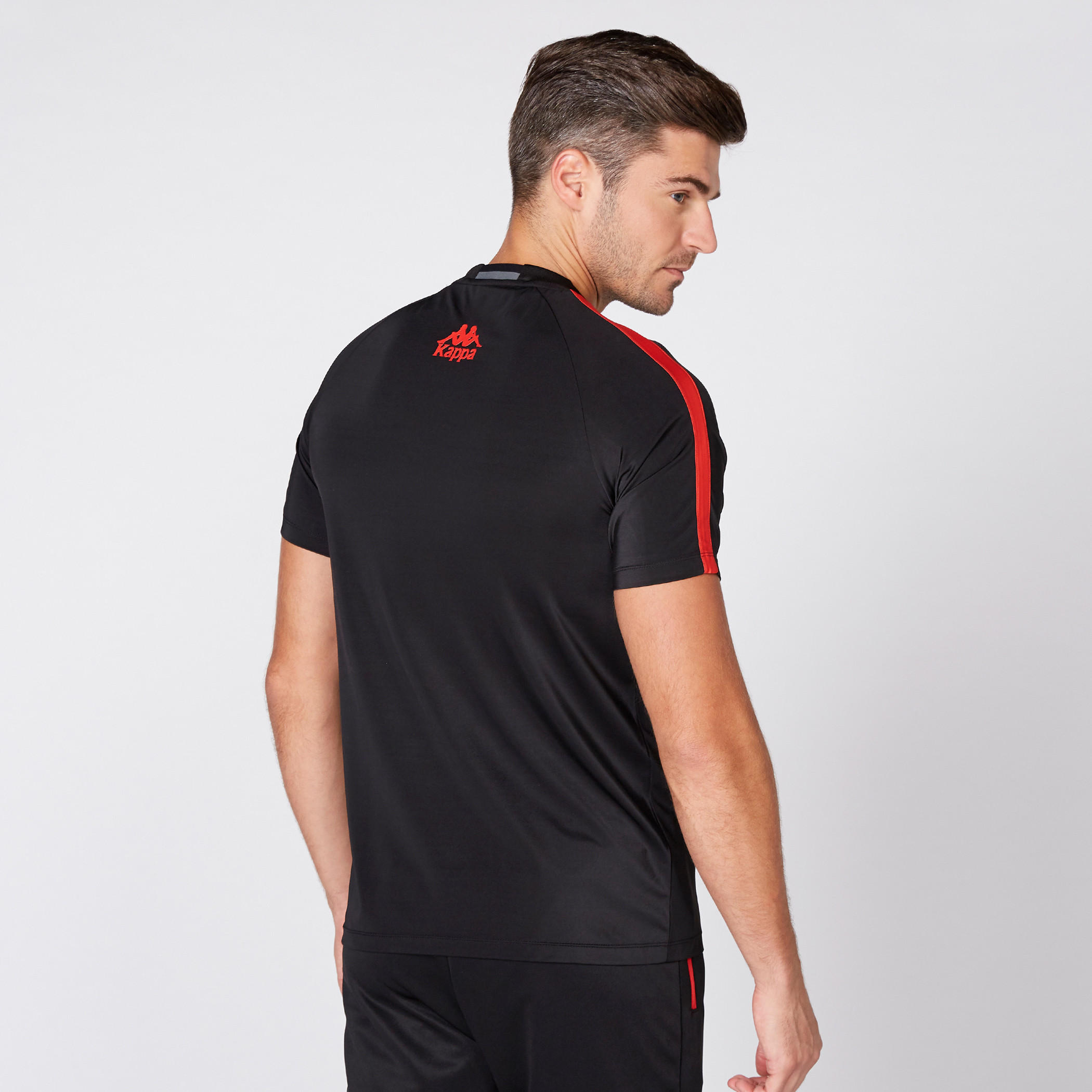 تيشيرت بياقة مستديرة وأكمام قصيرة مع طبعات من كابا-men-clothing-sportswearandactivewear-tshirtsandpolos-image-4