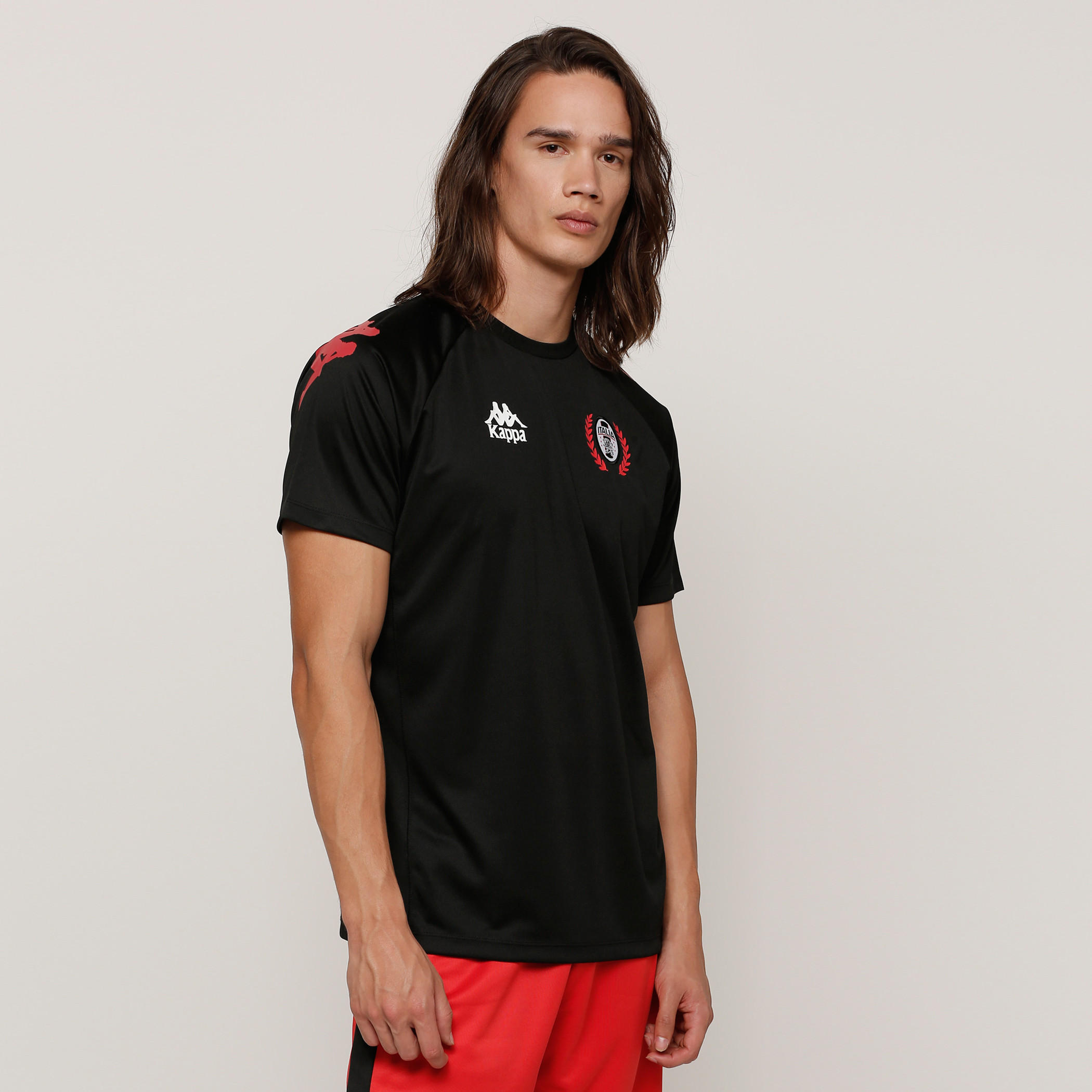 تيشيرت بياقة ضيقة وأكمام قصيرة وطبعات من كابا-men-clothing-sportswearandactivewear-tshirtsandpolos-image-1