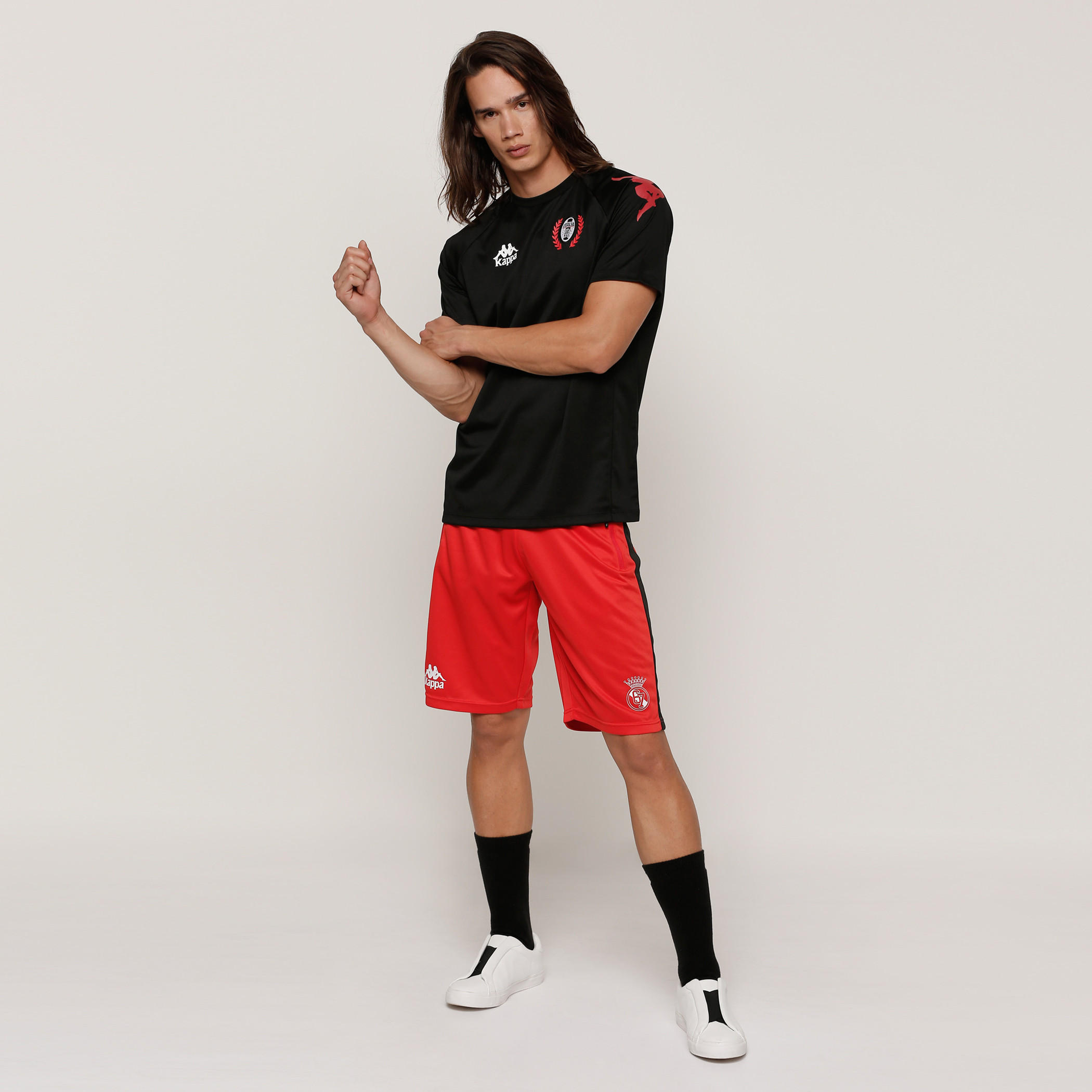 تيشيرت بياقة ضيقة وأكمام قصيرة وطبعات من كابا-men-clothing-sportswearandactivewear-tshirtsandpolos-image-5