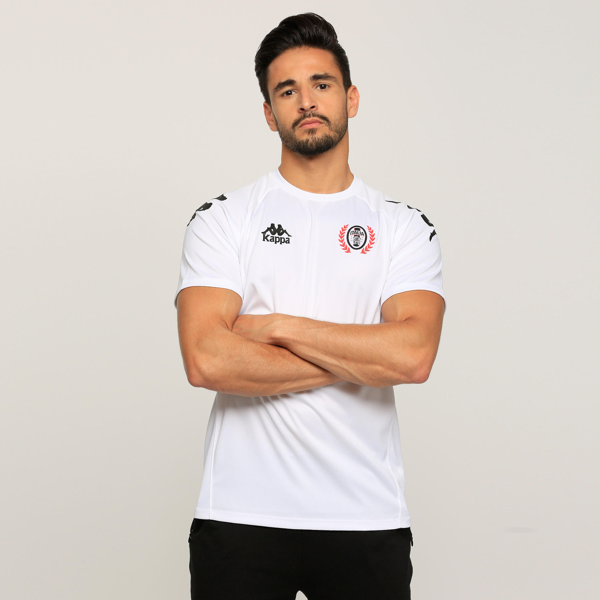 تيشيرت بياقة ضيقة وأكمام قصيرة وطبعات من كابا-men-clothing-sportswearandactivewear-tshirtsandpolos-image-1