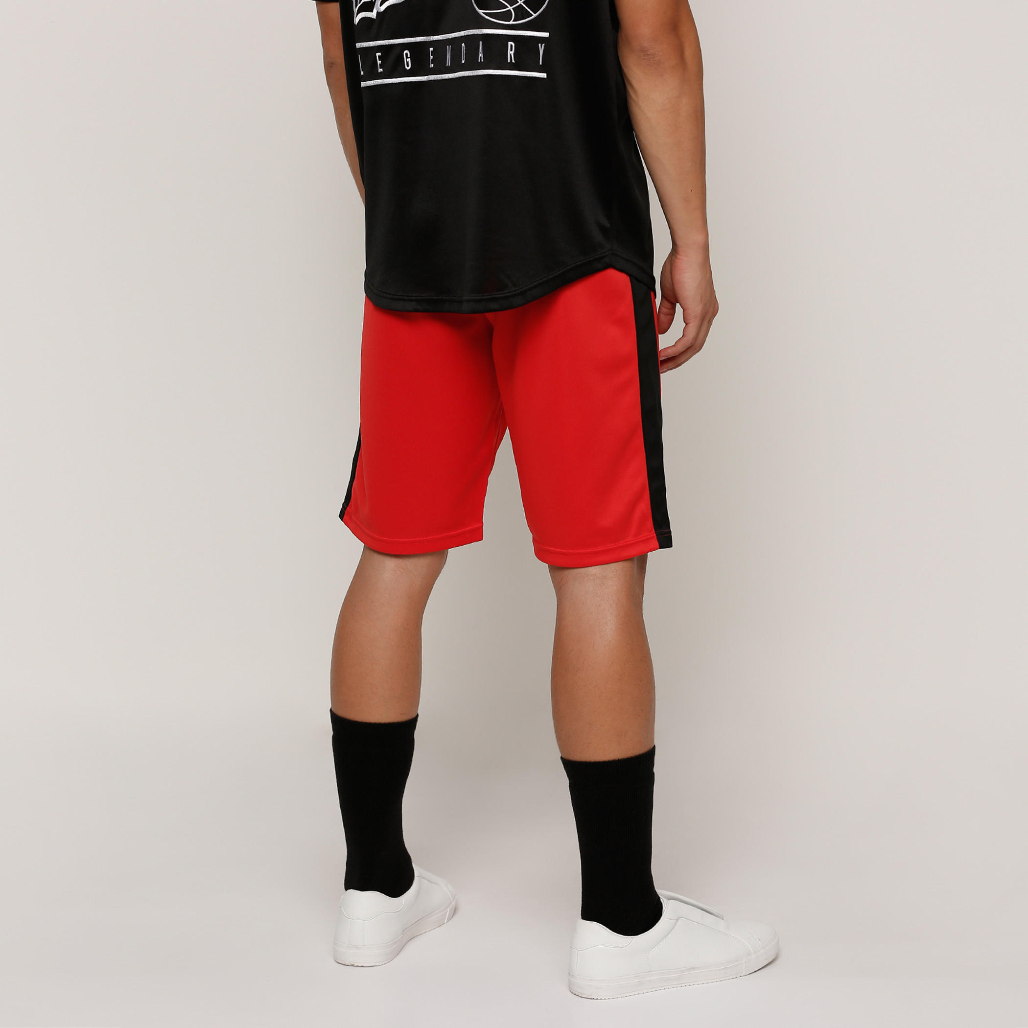 شورت بخصر مطّاطي وطبعات من كابا-men-clothing-sportswearandactivewear-bottoms-image-4