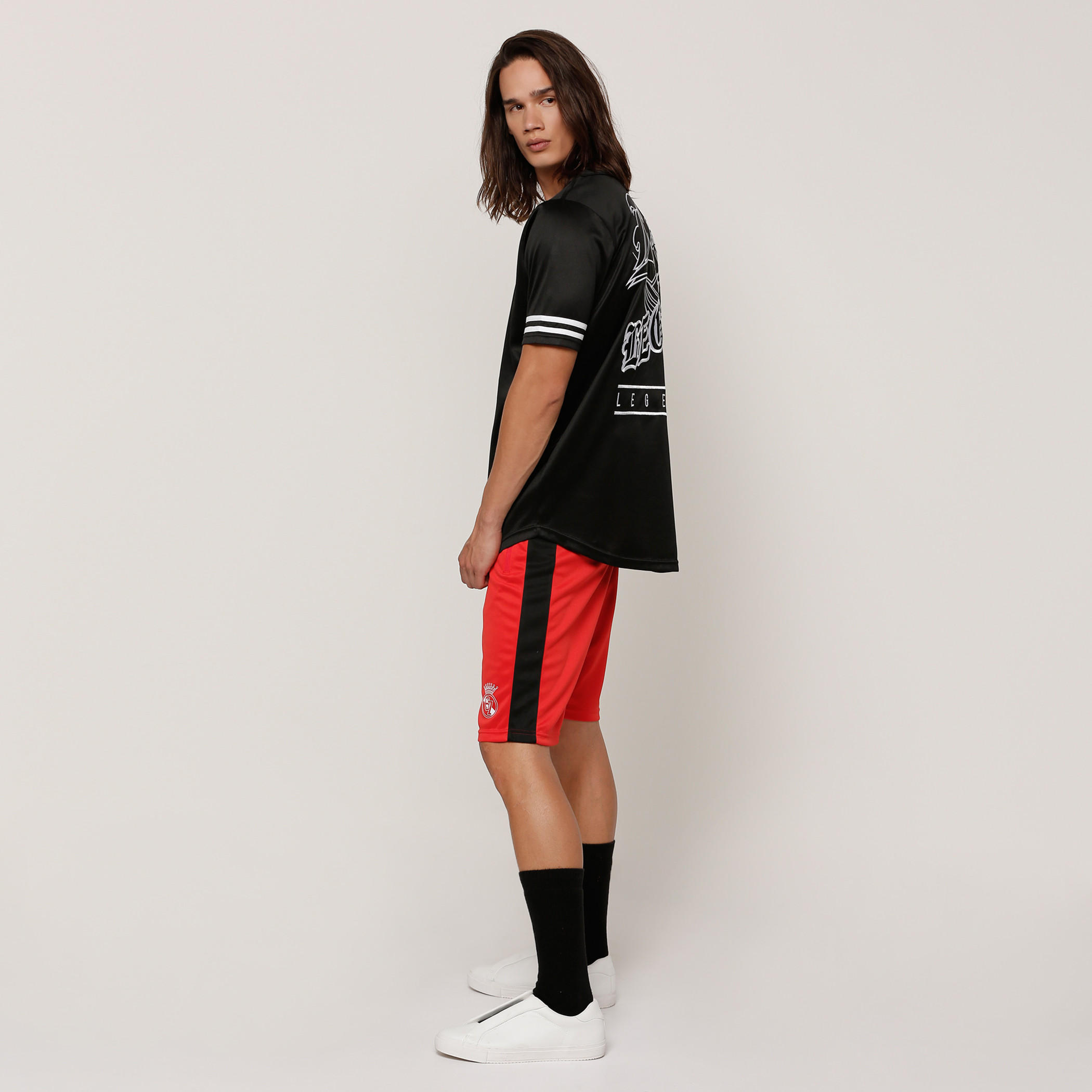 شورت بخصر مطّاطي وطبعات من كابا-men-clothing-sportswearandactivewear-bottoms-image-1
