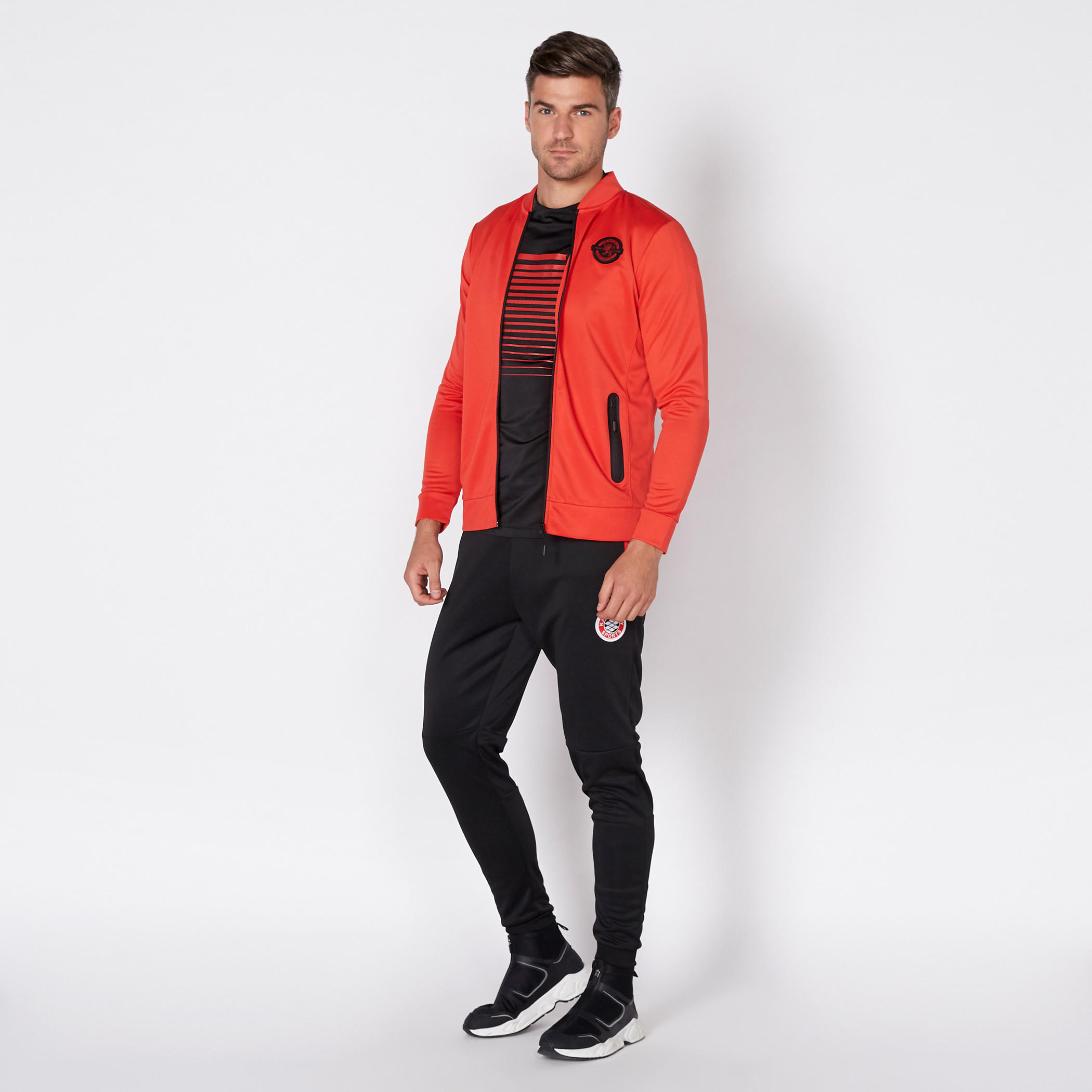 بنطال رياضي طويل بخصر مطاطي وطبعات من كابا-men-clothing-sportswearandactivewear-bottoms-image-2
