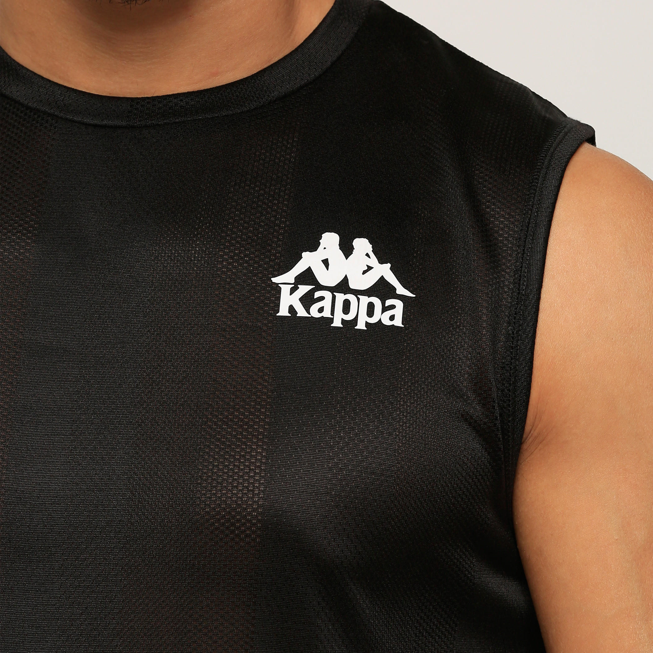 سترة فيست دون أكمام بياقة مستديرة وطبعات من كابا-men-clothing-sportswearandactivewear-tshirtsandpolos-image-4