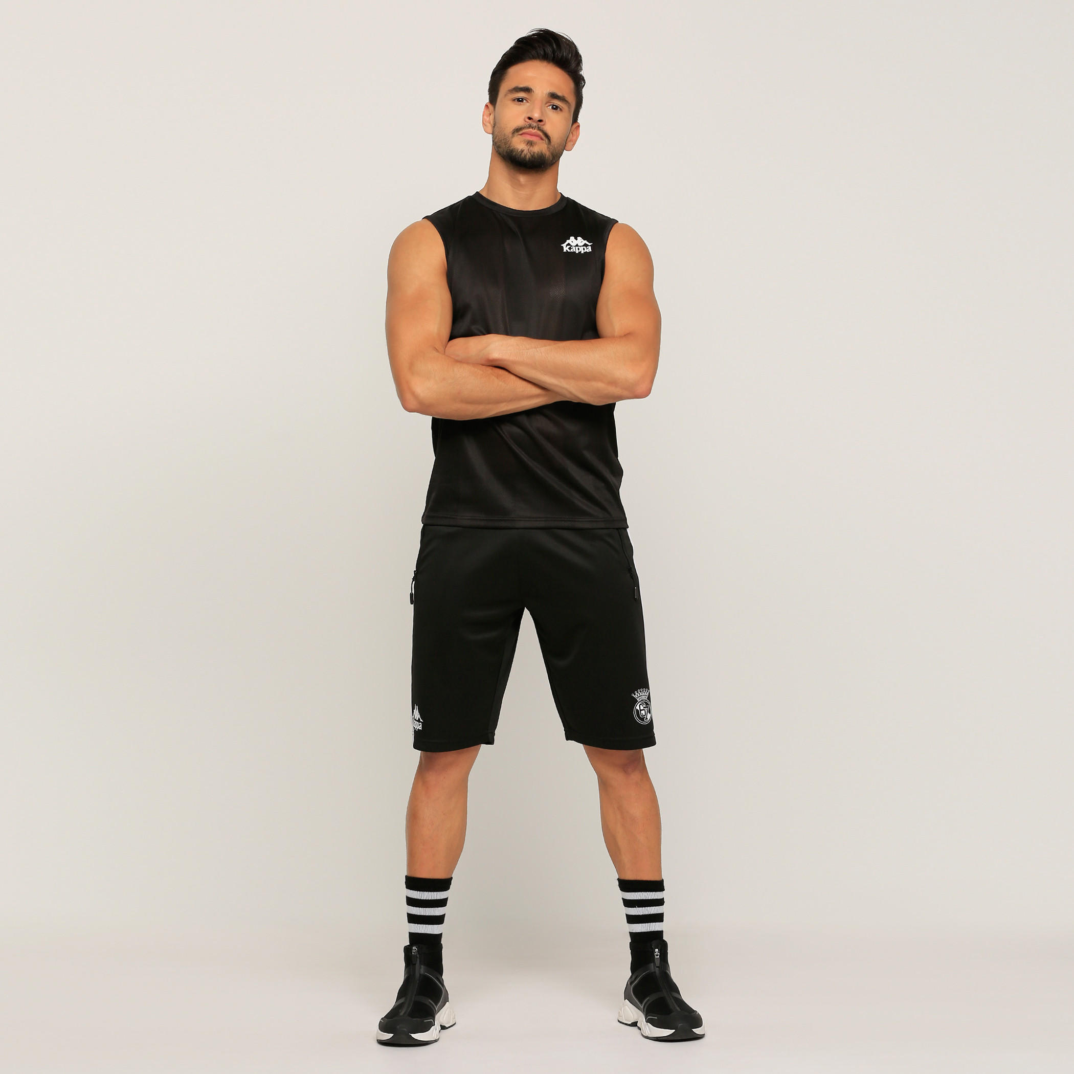 سترة فيست دون أكمام بياقة مستديرة وطبعات من كابا-men-clothing-sportswearandactivewear-tshirtsandpolos-image-5