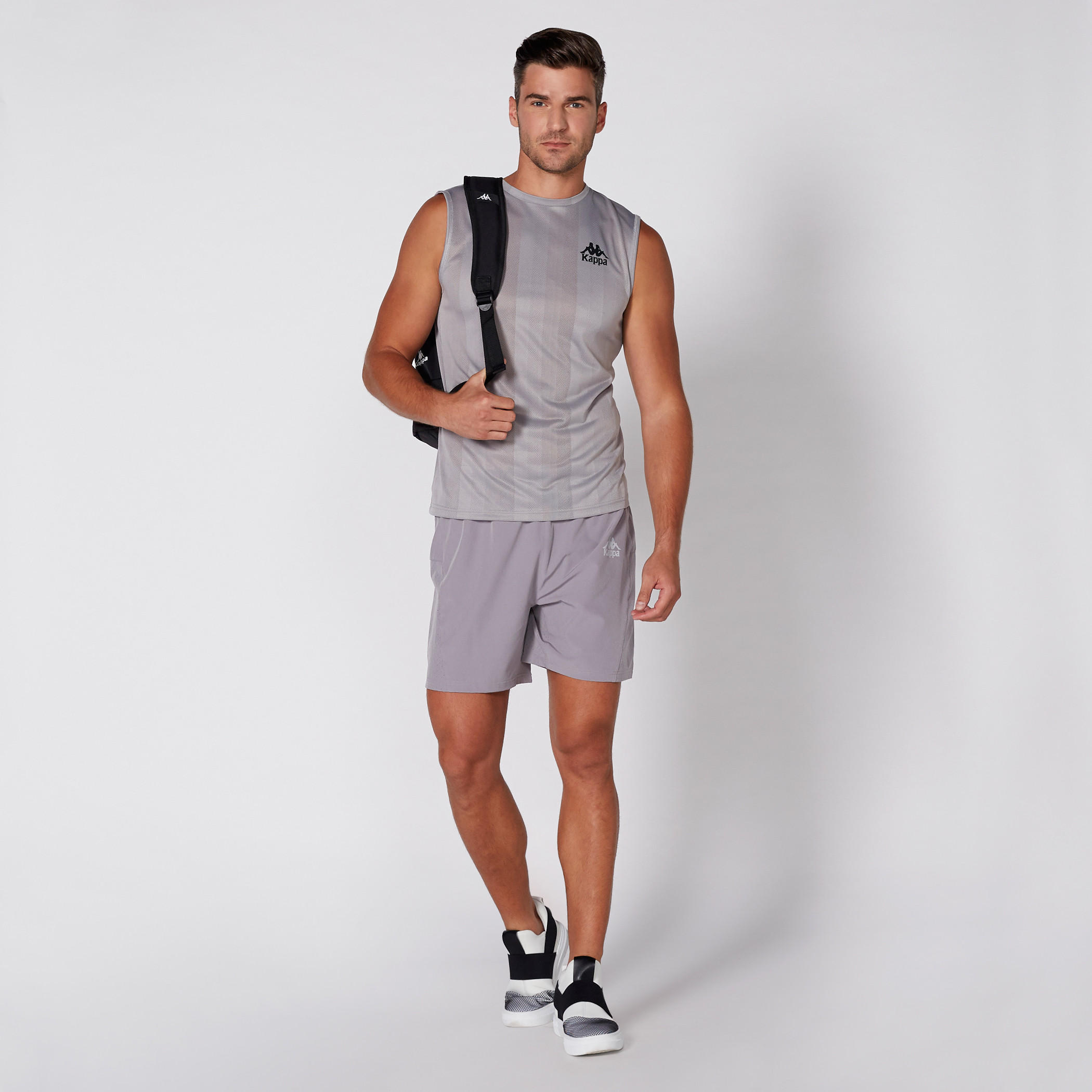 تيشيرت دون أكمام بياقة مستديرة وتفاصيل شبكية من كابا-men-clothing-sportswearandactivewear-tshirtsandpolos-image-2