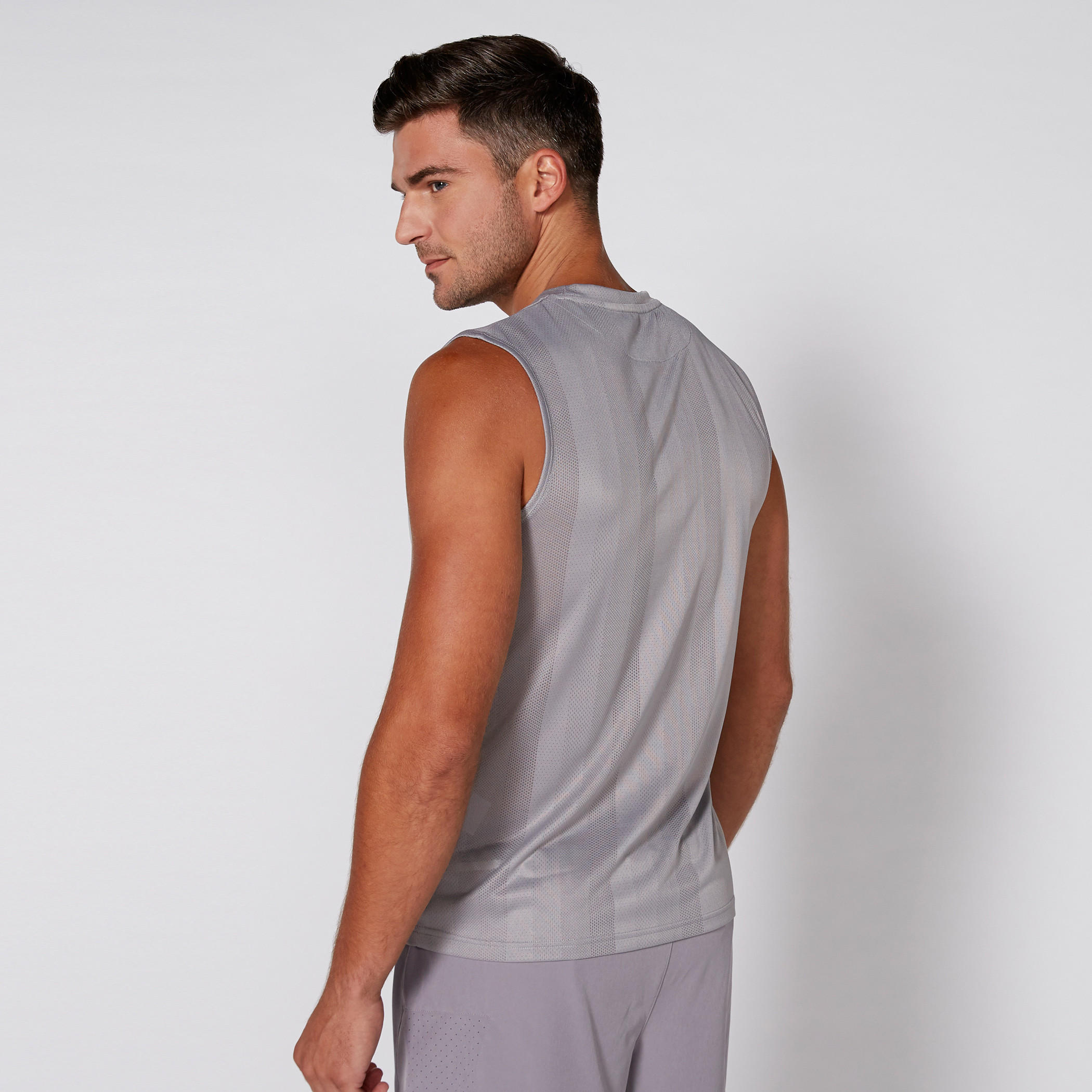 تيشيرت دون أكمام بياقة مستديرة وتفاصيل شبكية من كابا-men-clothing-sportswearandactivewear-tshirtsandpolos-image-4