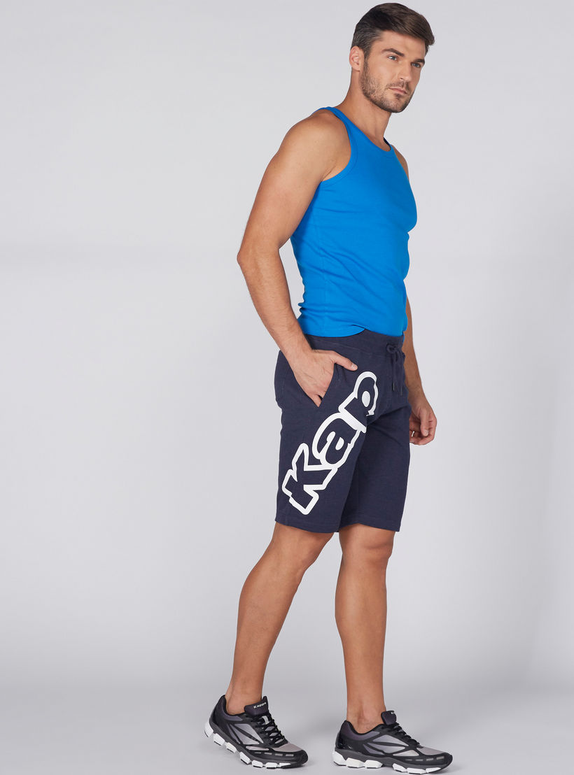 شورت بخصر مطّاطي ورباط وطبعات من كابا-men-clothing-sportswearandactivewear-bottoms-image-1