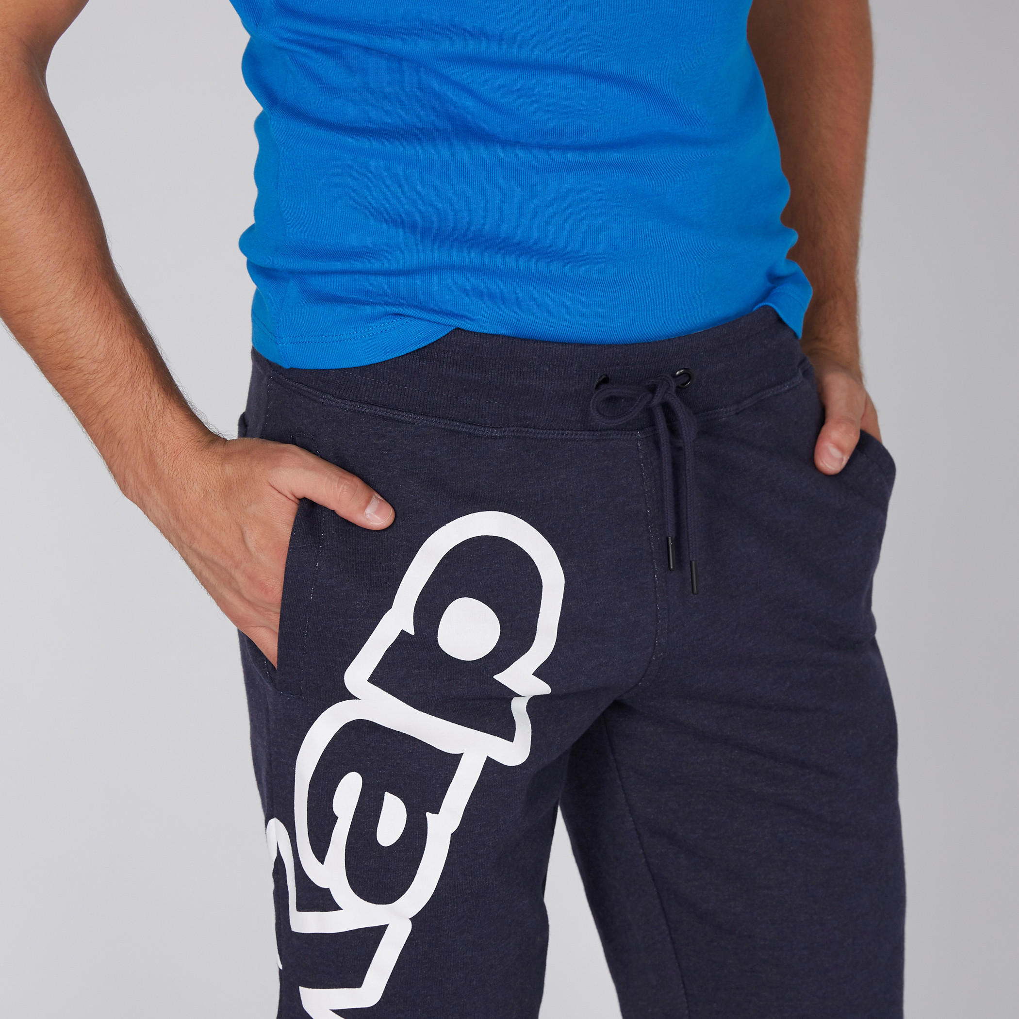 شورت بخصر مطّاطي ورباط وطبعات من كابا-men-clothing-sportswearandactivewear-bottoms-image-3
