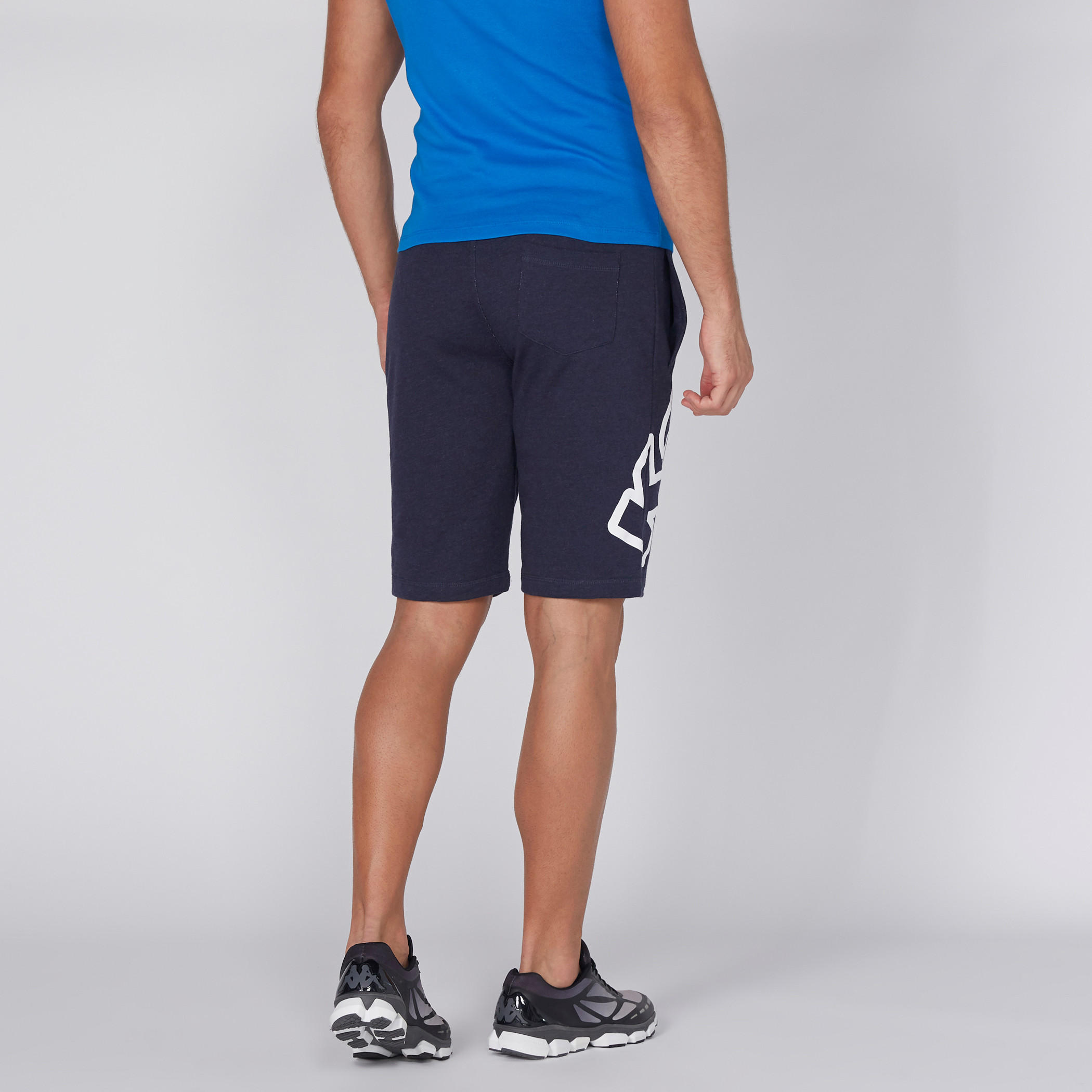 شورت بخصر مطّاطي ورباط وطبعات من كابا-men-clothing-sportswearandactivewear-bottoms-image-4
