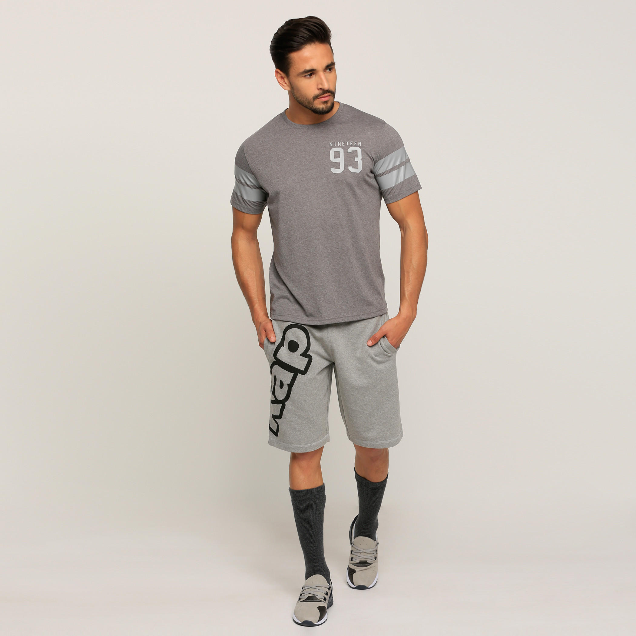 شورت بجيوب وطبعات من كابا-men-clothing-sportswearandactivewear-bottoms-image-5