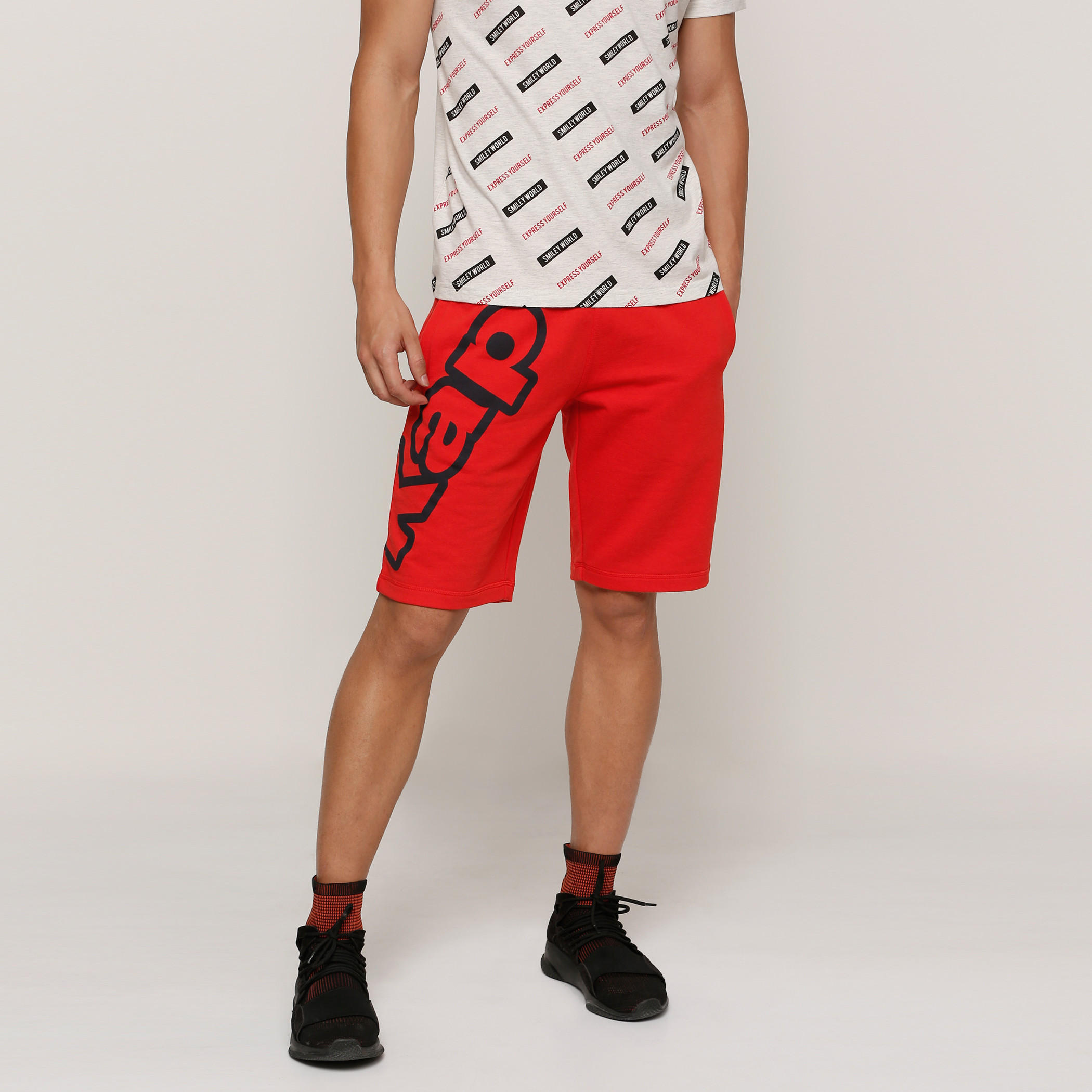 شورت بخصر مطّاطي وطبعات من كابا-men-clothing-sportswearandactivewear-bottoms-image-1