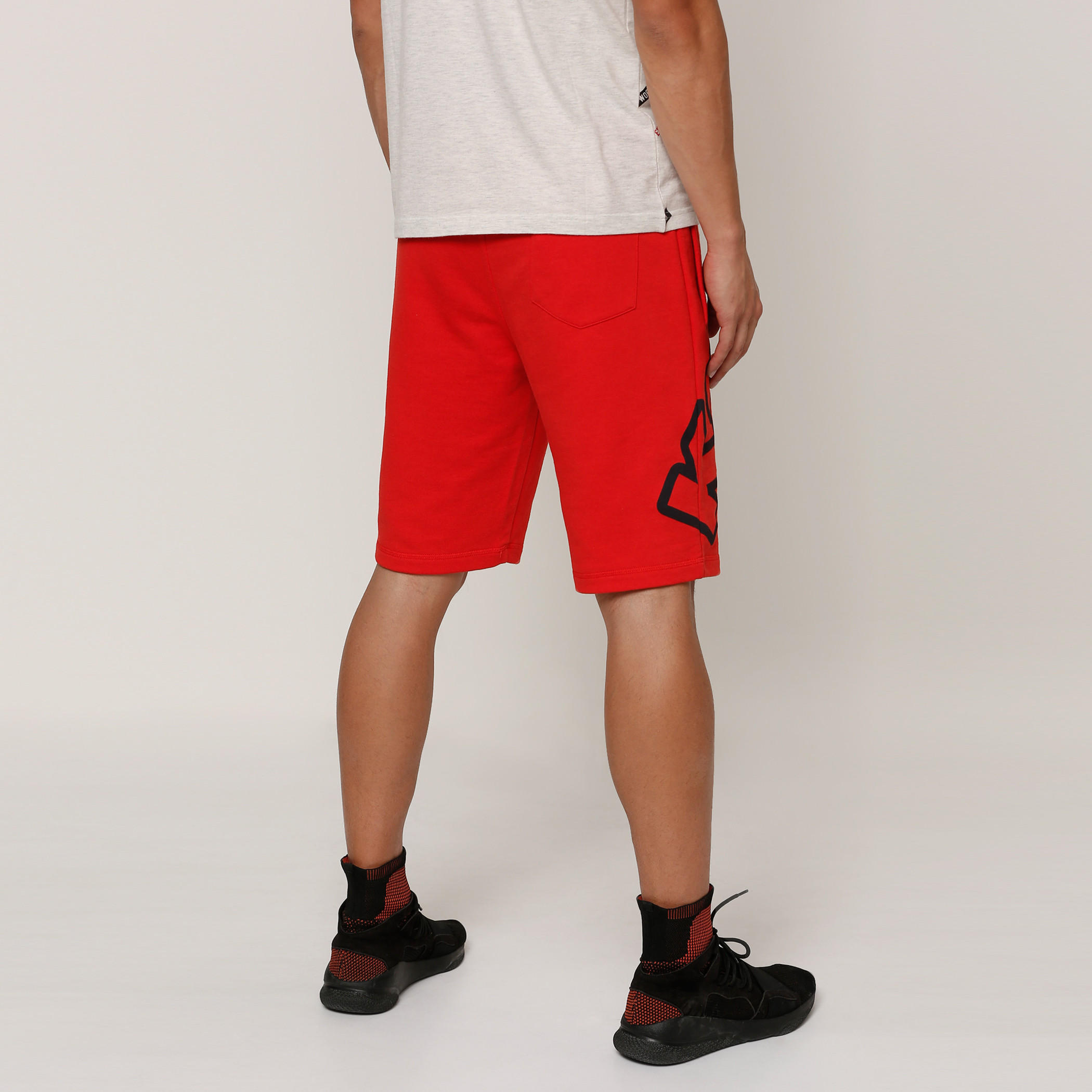 شورت بخصر مطّاطي وطبعات من كابا-men-clothing-sportswearandactivewear-bottoms-image-2